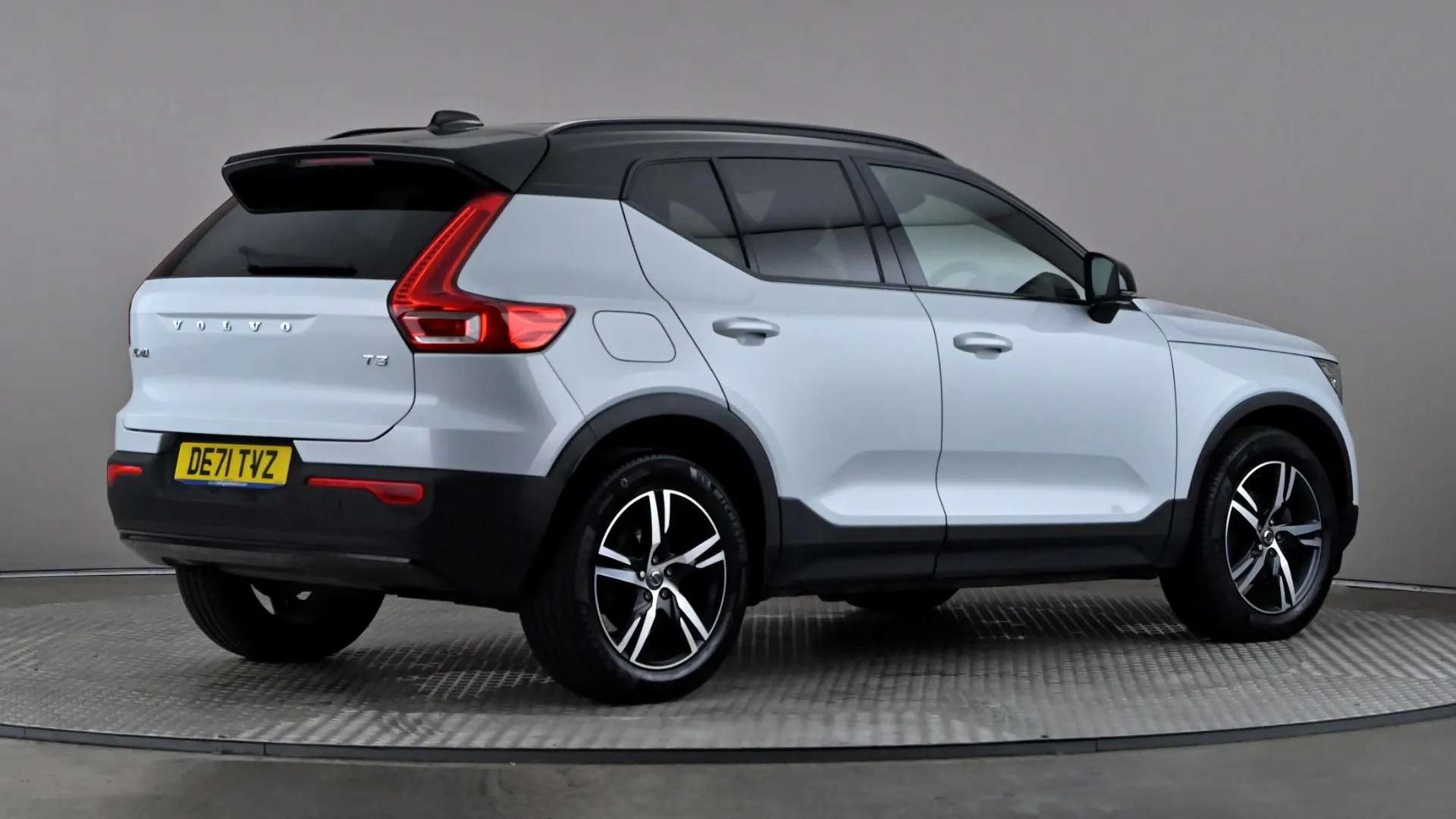 2021 VOLVO XC40 2021 VOLVO XC40