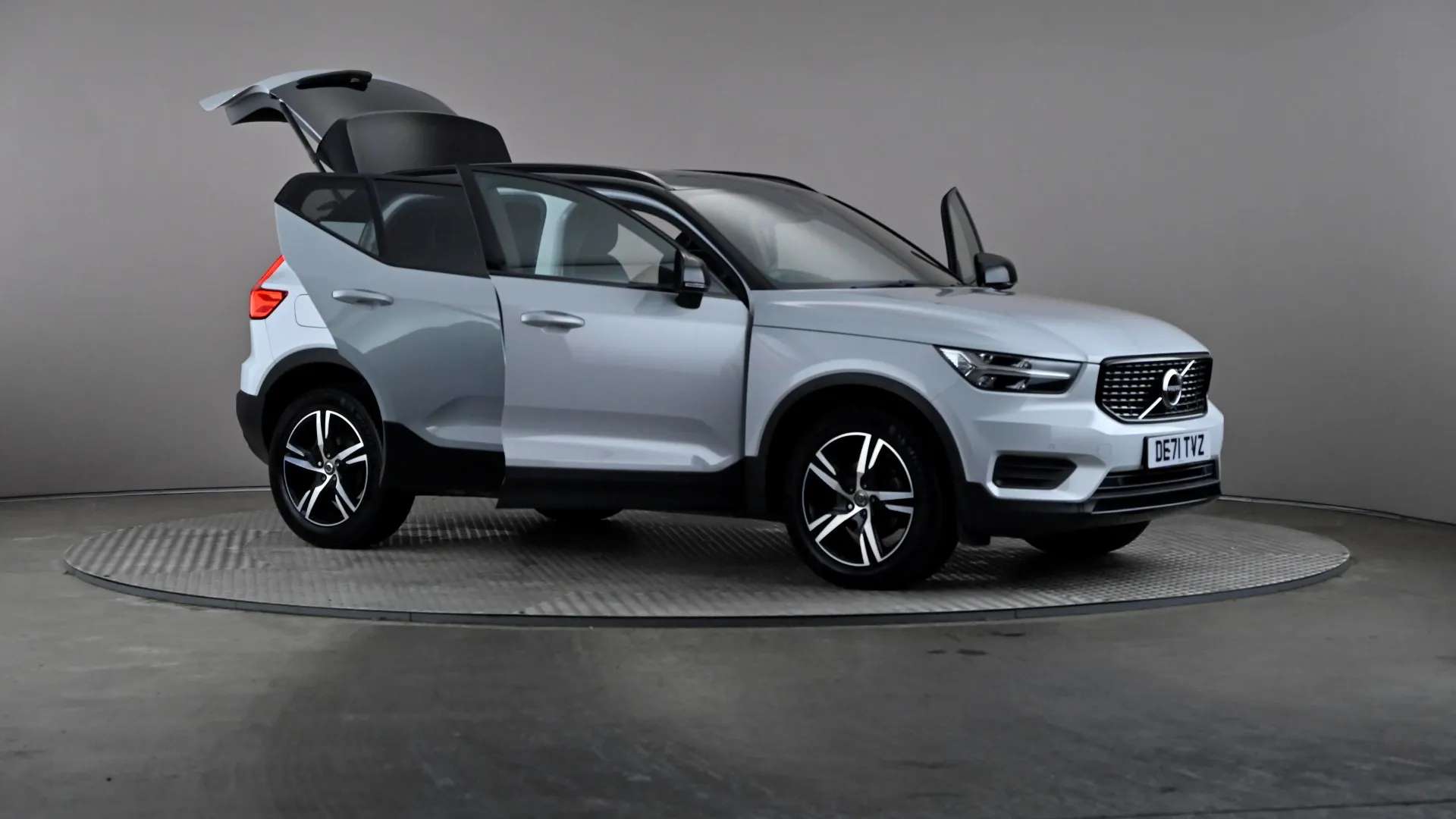 2021 VOLVO XC40 2021 VOLVO XC40