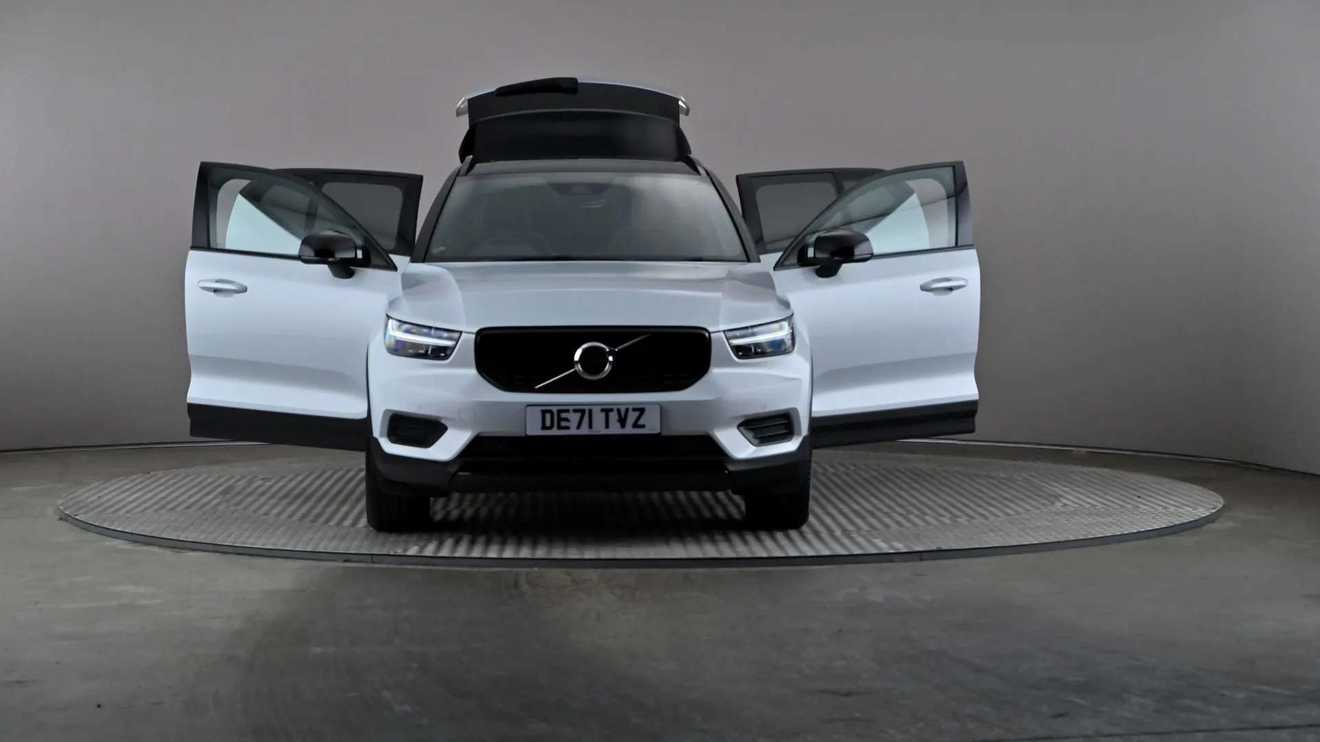 2021 VOLVO XC40 2021 VOLVO XC40