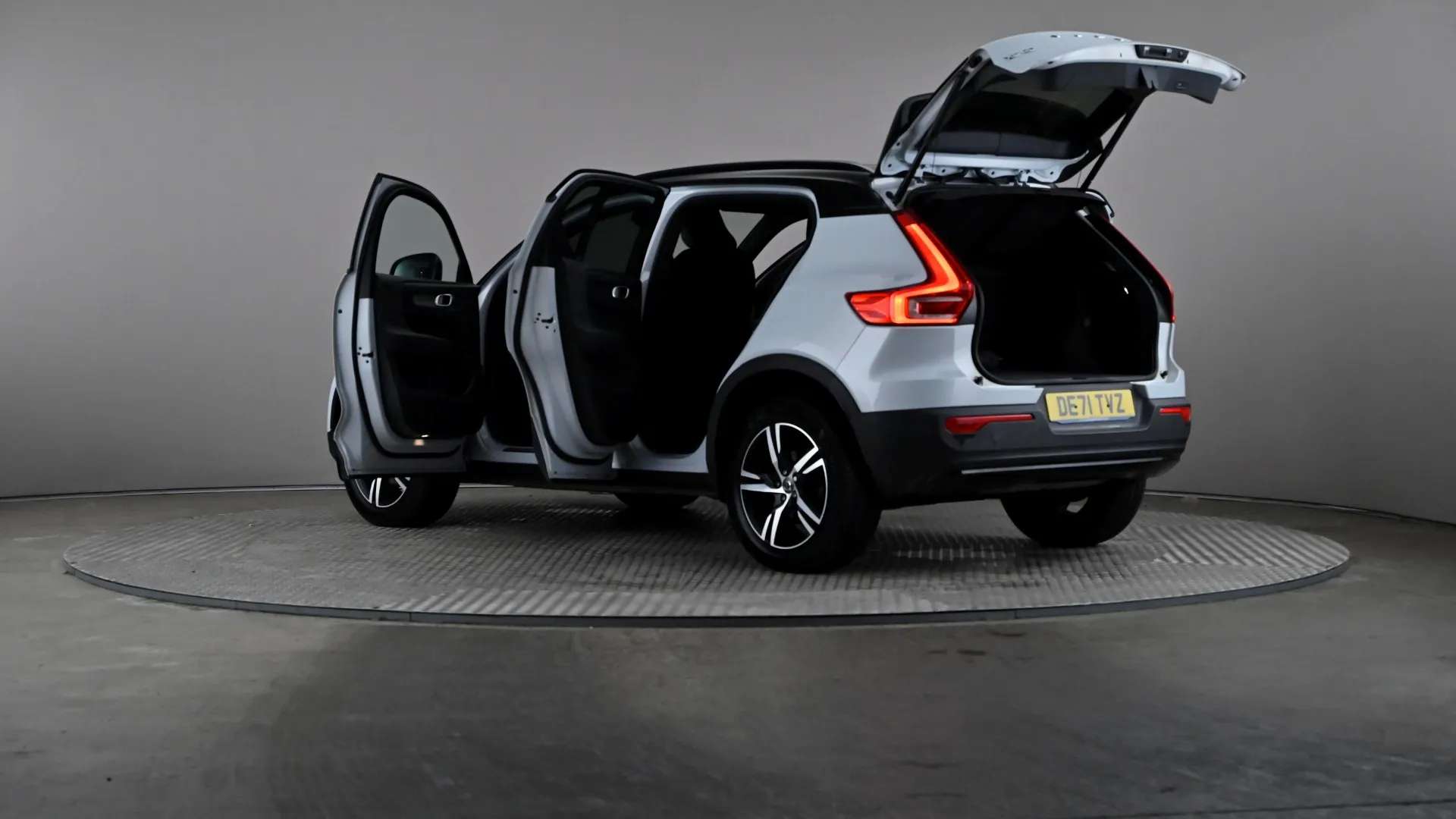 2021 VOLVO XC40 2021 VOLVO XC40