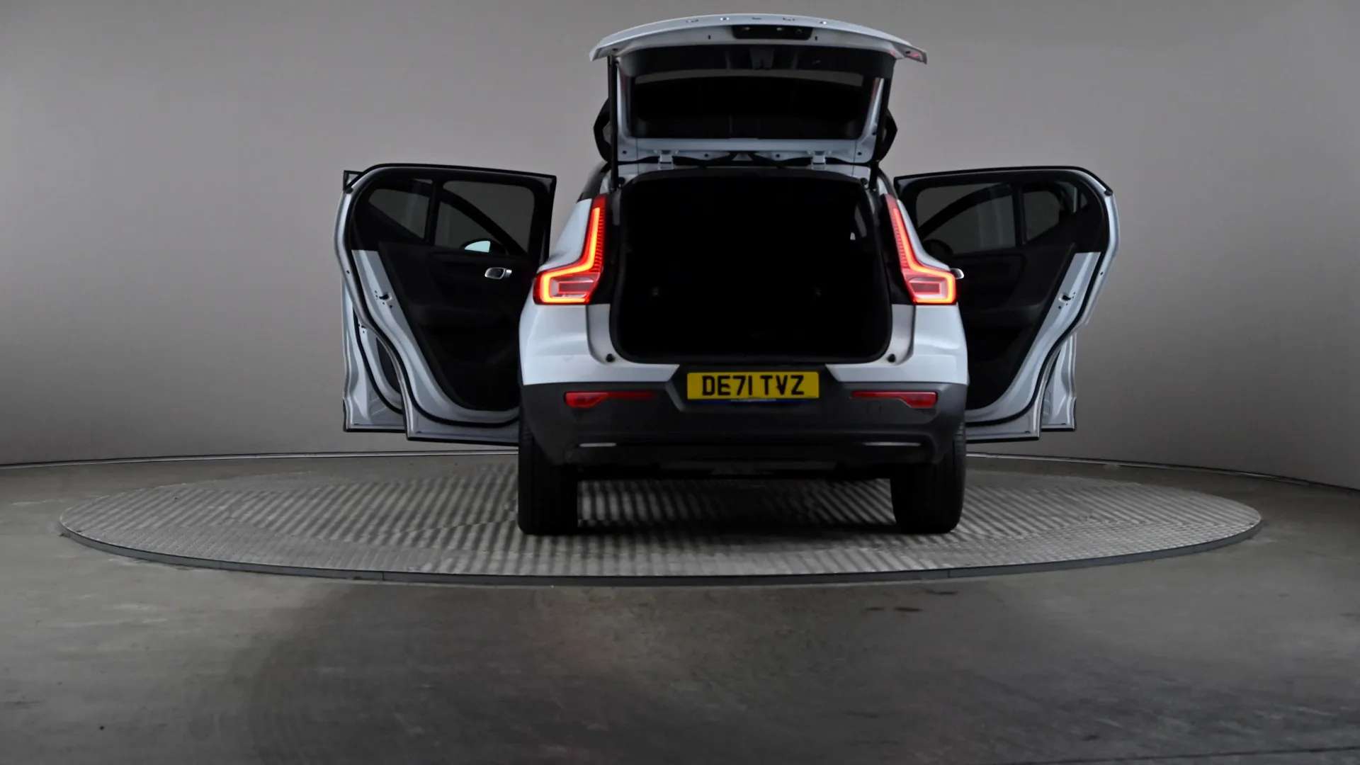 2021 VOLVO XC40 2021 VOLVO XC40