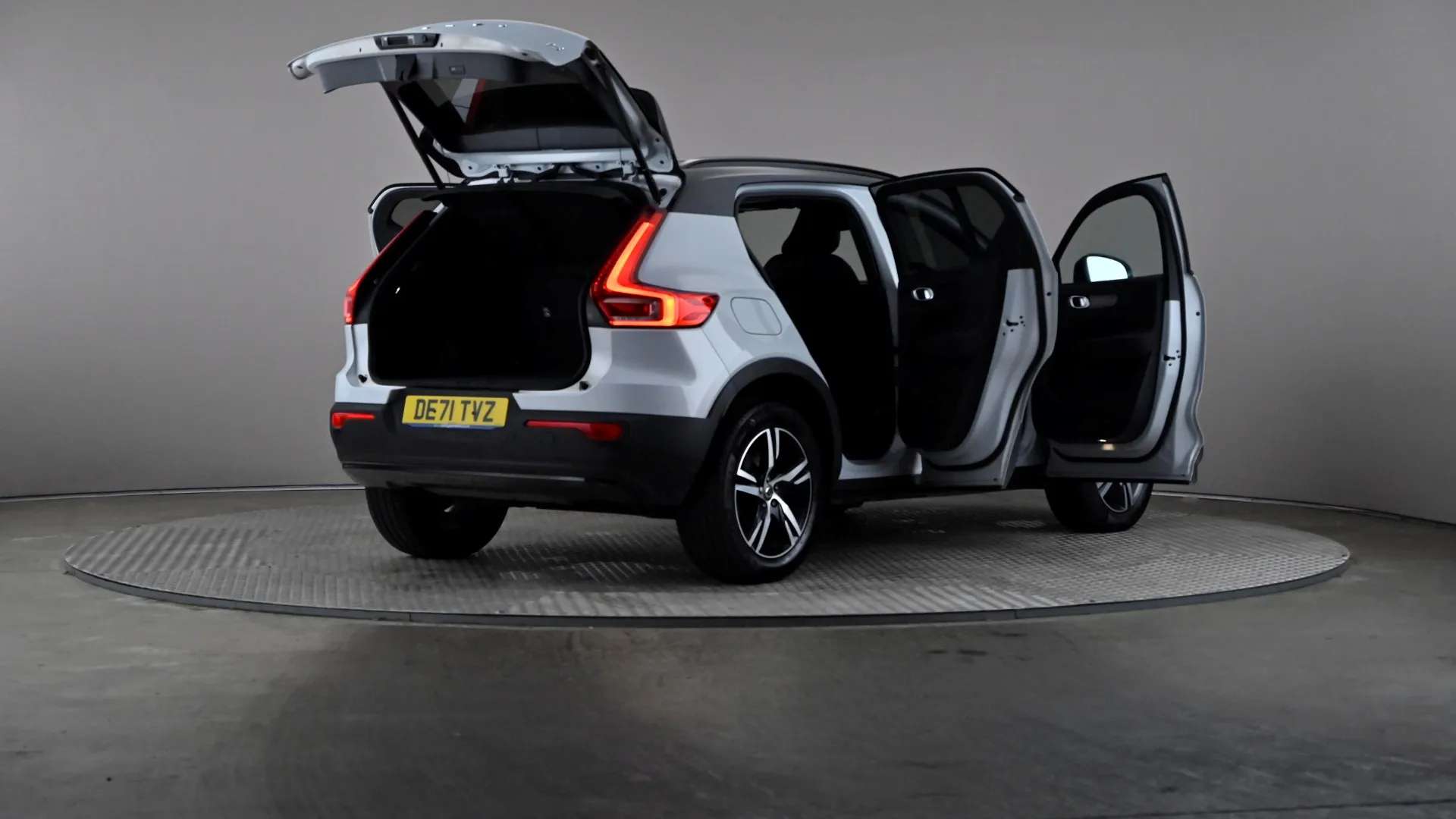 2021 VOLVO XC40 2021 VOLVO XC40