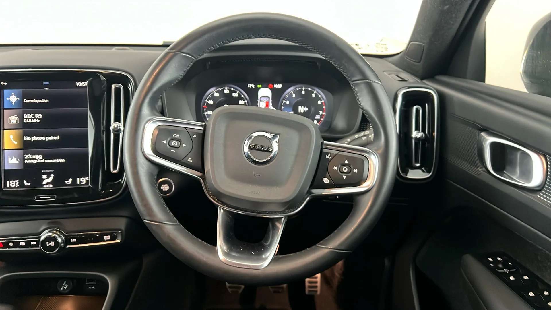 2021 VOLVO XC40 2021 VOLVO XC40