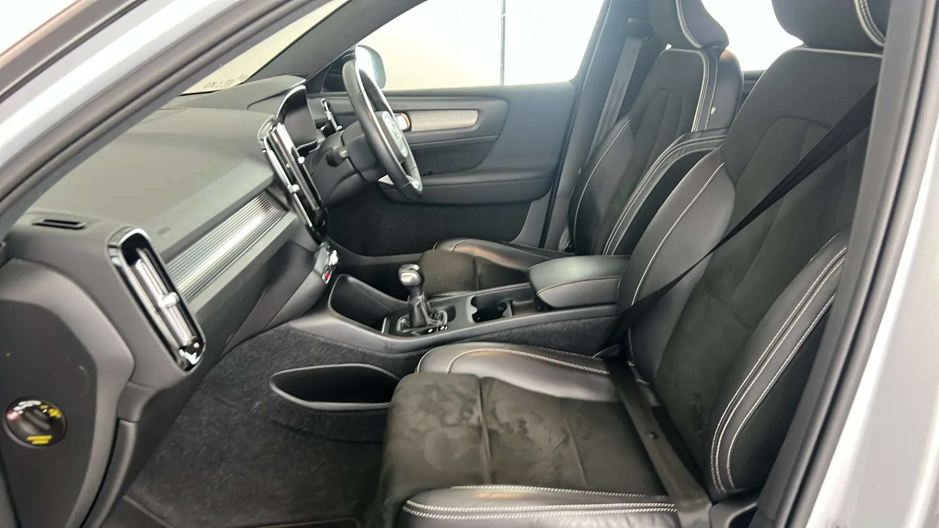 2021 VOLVO XC40 2021 VOLVO XC40