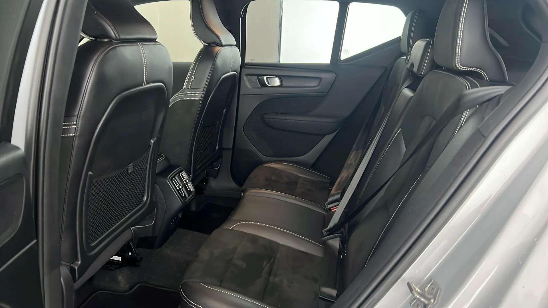 2021 VOLVO XC40 2021 VOLVO XC40