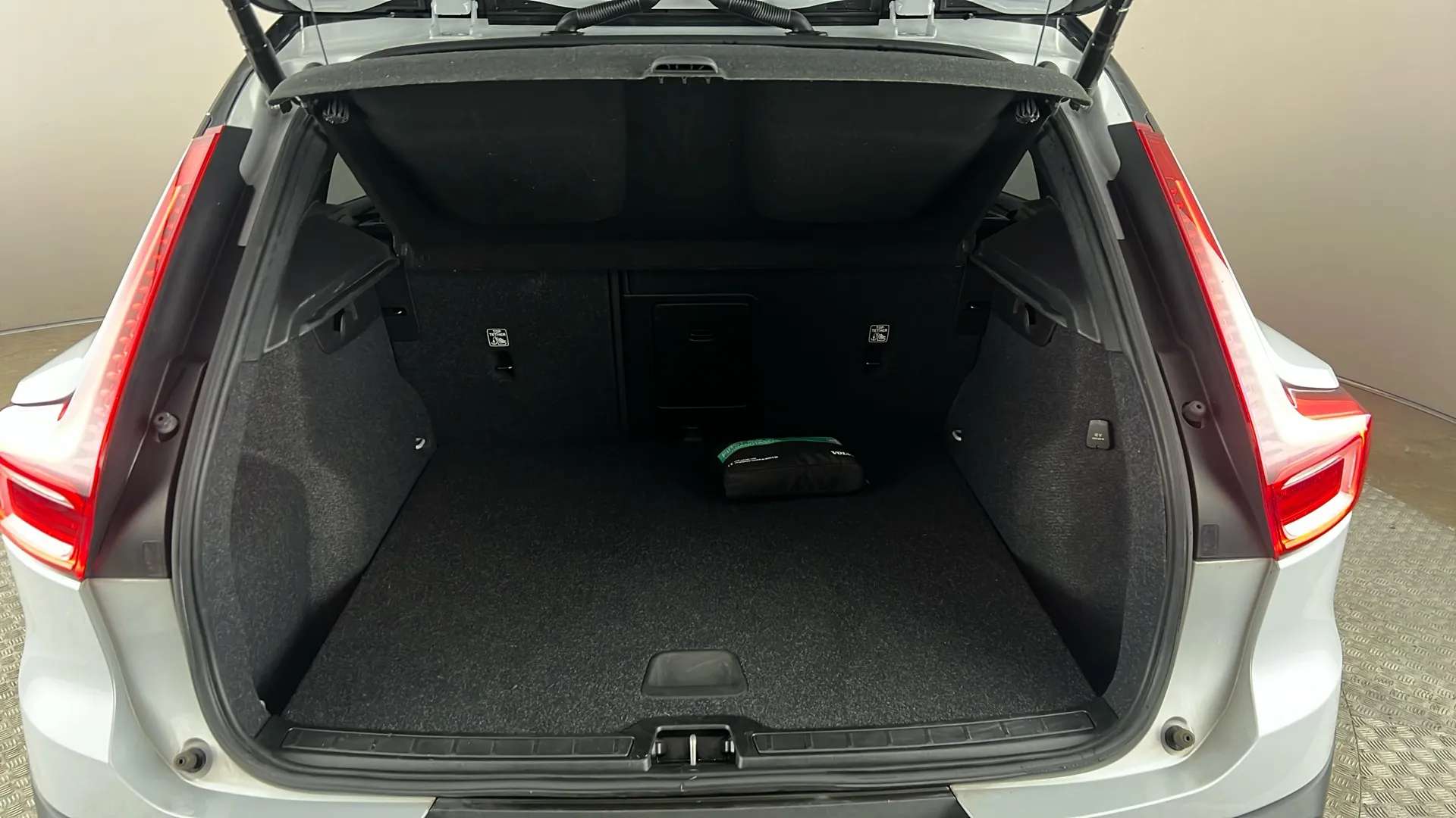 2021 VOLVO XC40 2021 VOLVO XC40