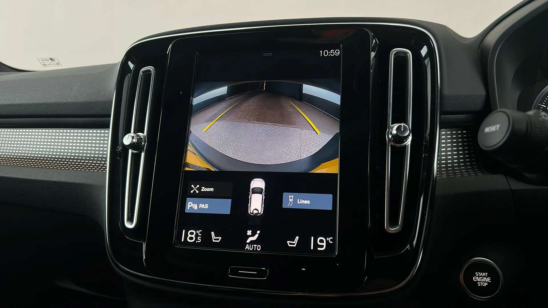 2021 VOLVO XC40 2021 VOLVO XC40