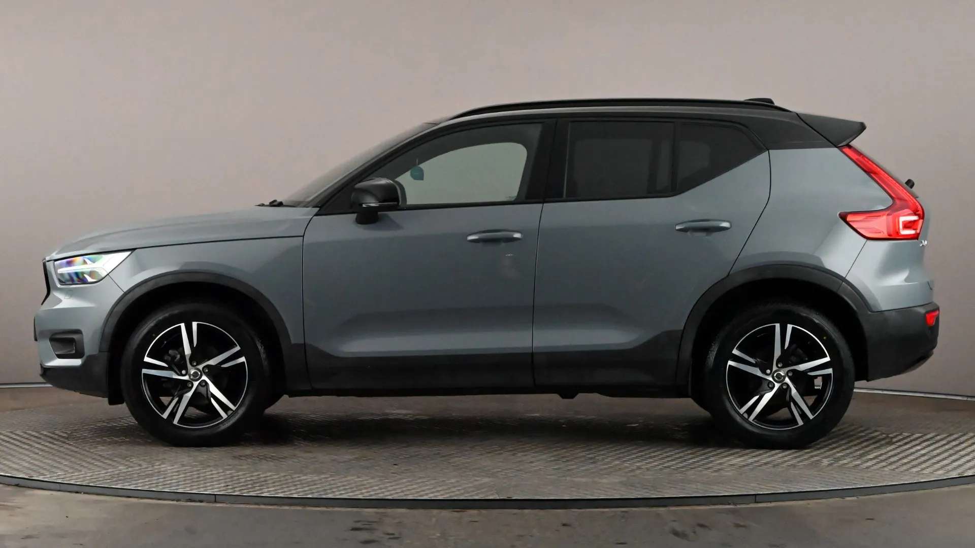 2020 VOLVO XC40 2020 VOLVO XC40