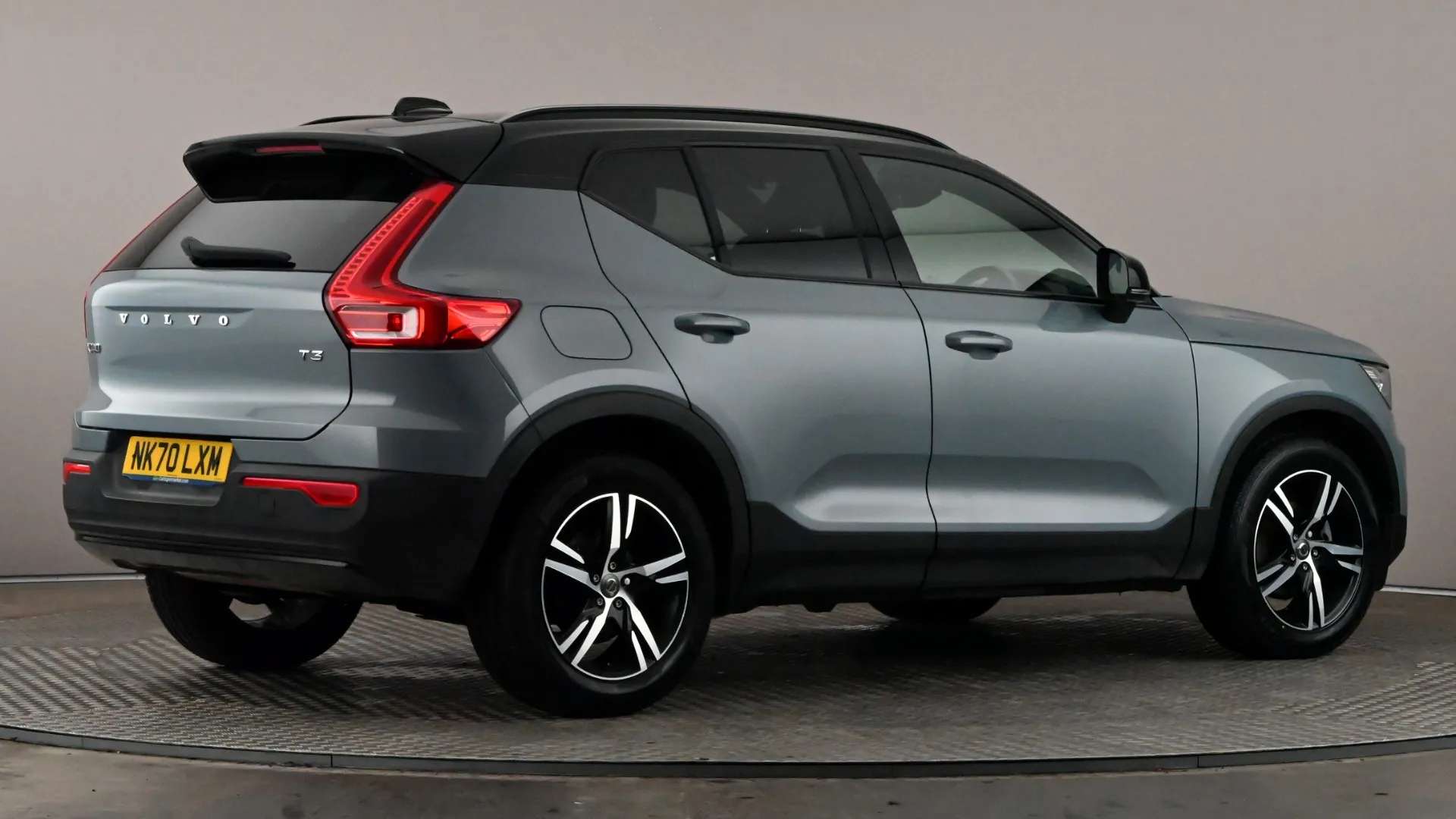 2020 VOLVO XC40 2020 VOLVO XC40