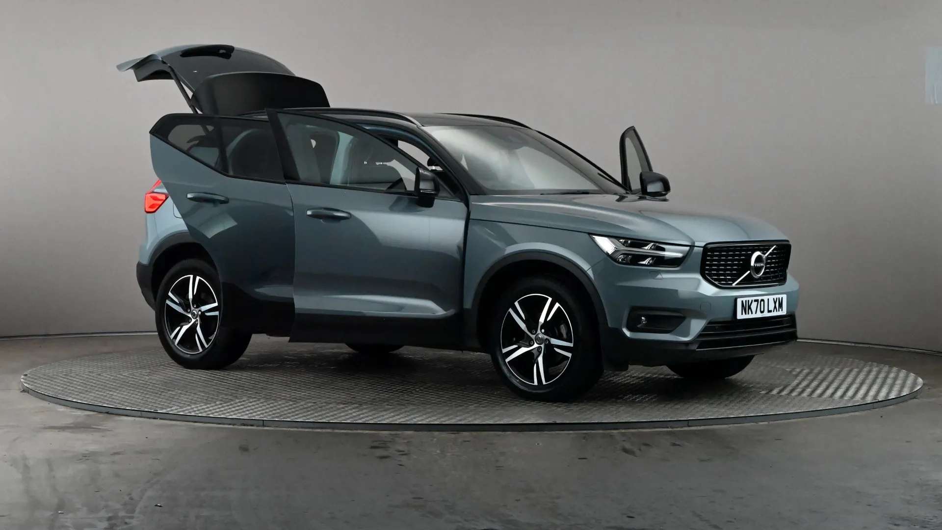 2020 VOLVO XC40 2020 VOLVO XC40