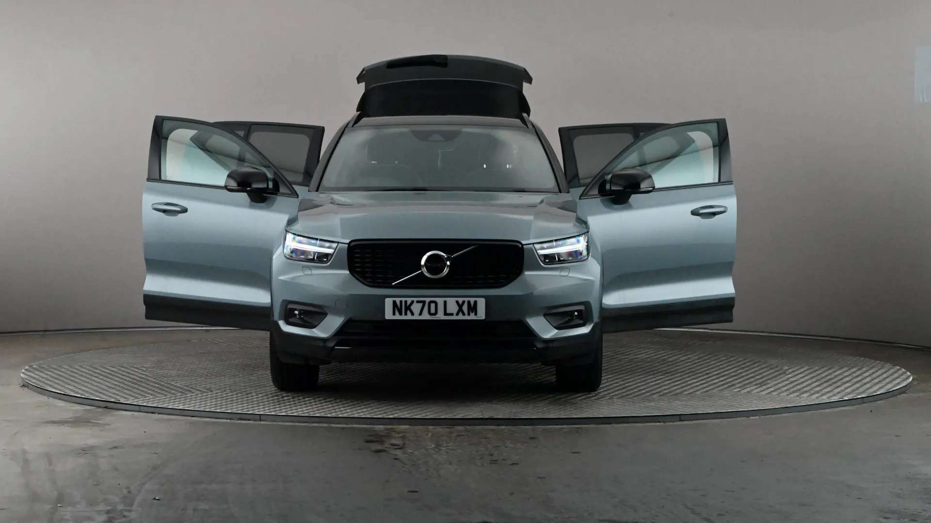 2020 VOLVO XC40 2020 VOLVO XC40