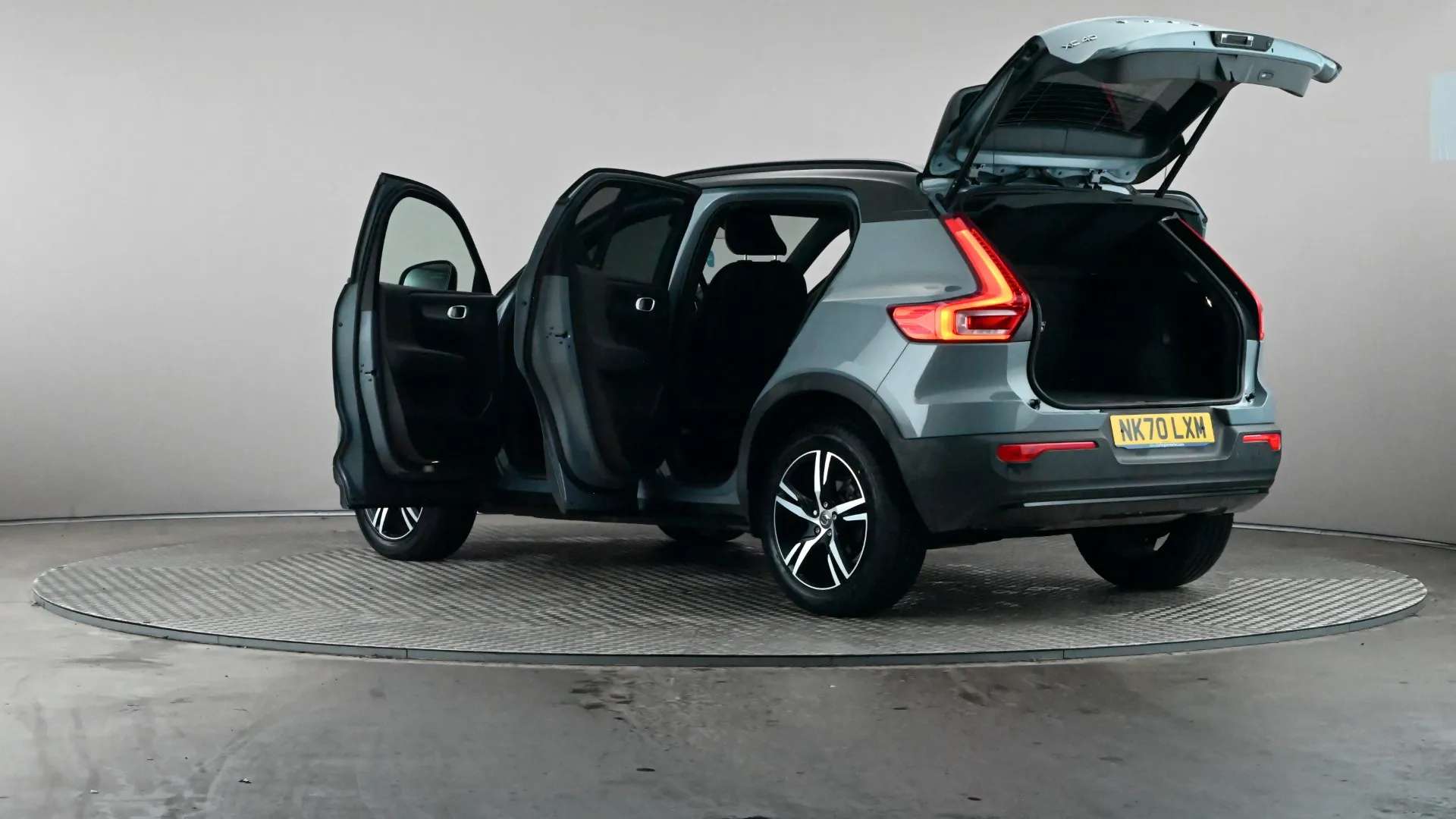 2020 VOLVO XC40 2020 VOLVO XC40