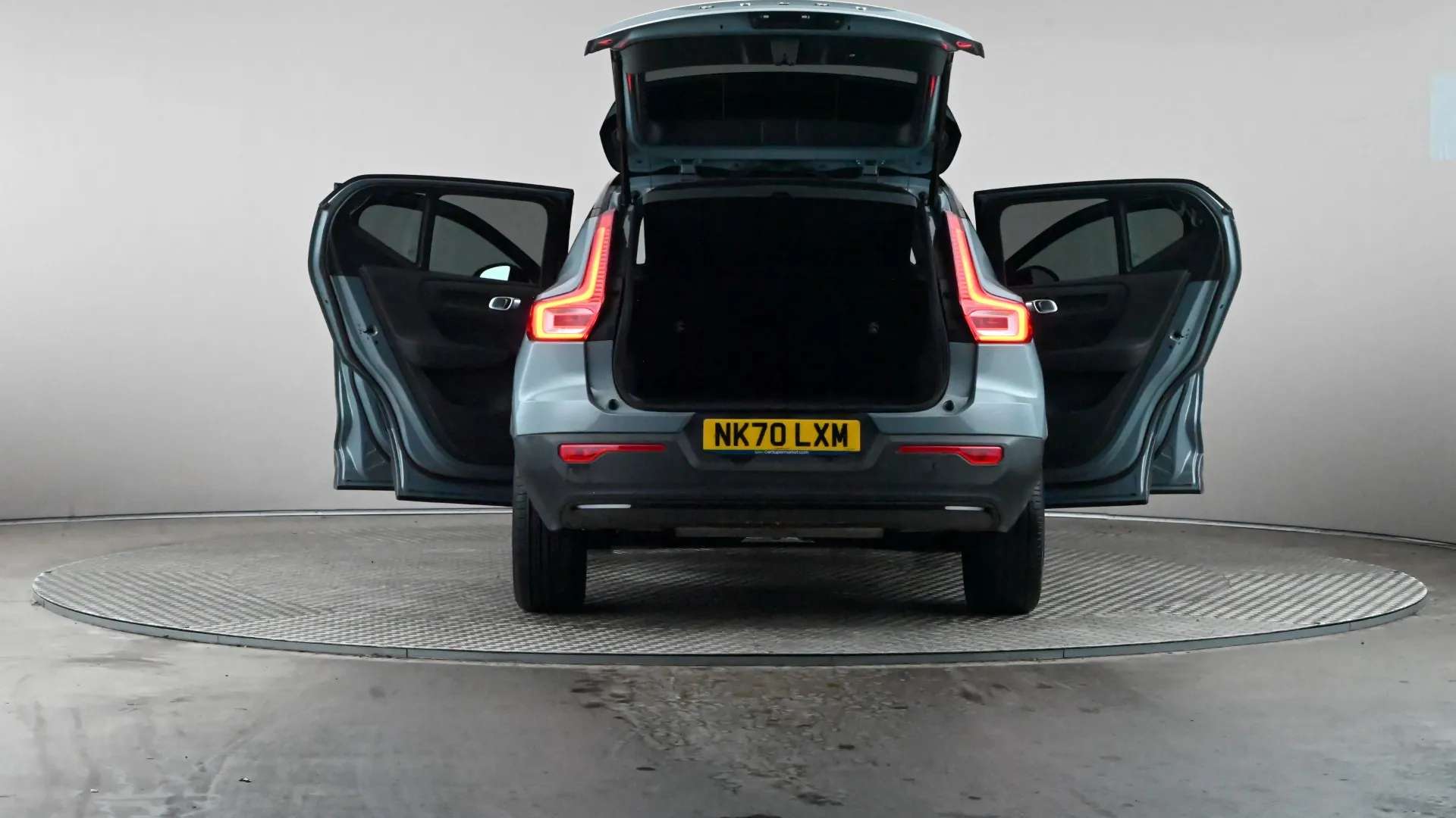 2020 VOLVO XC40 2020 VOLVO XC40