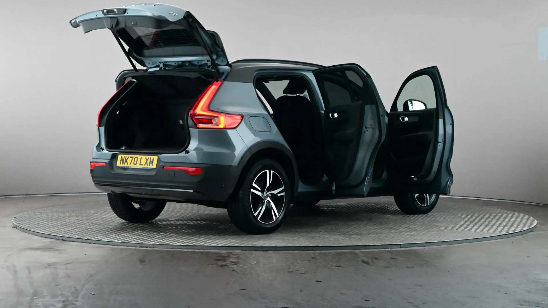 2020 VOLVO XC40 2020 VOLVO XC40