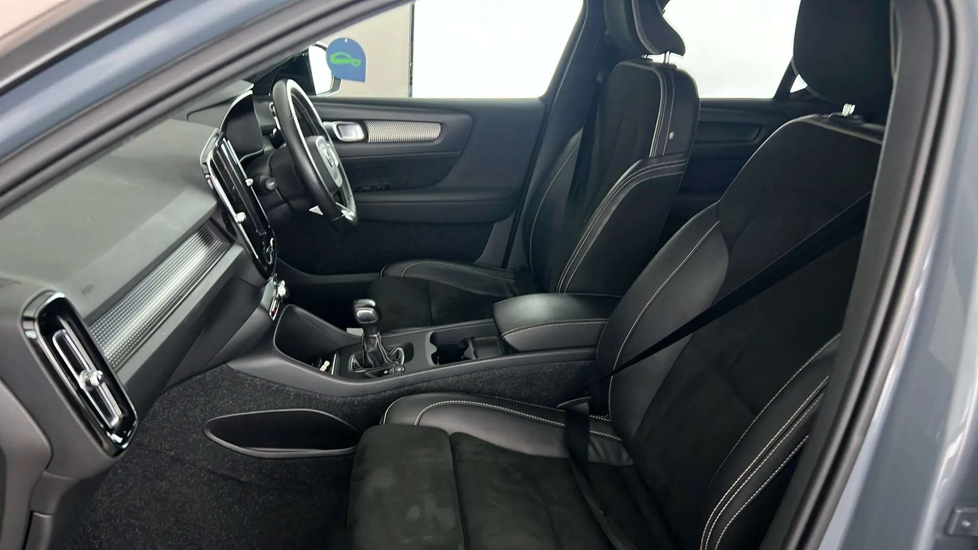 2020 VOLVO XC40 2020 VOLVO XC40