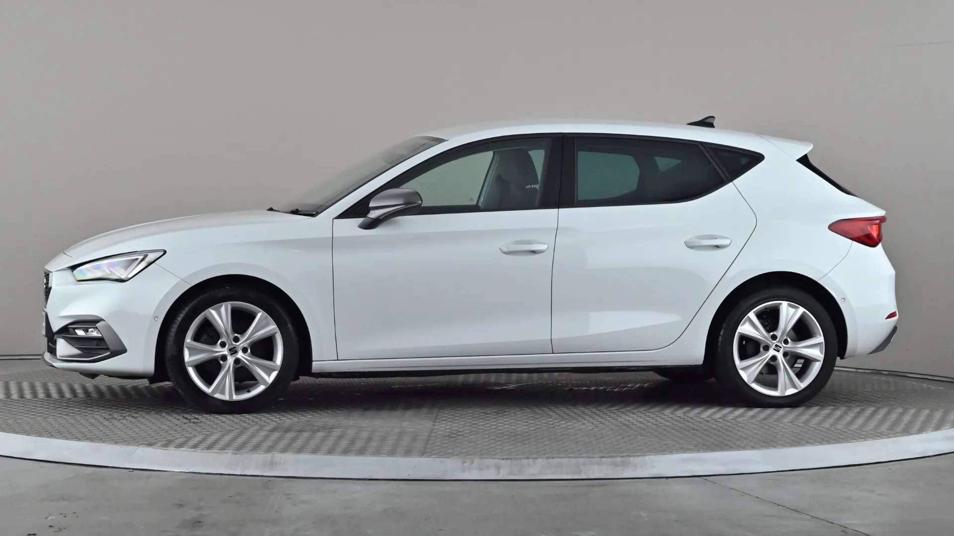A 2021 SEAT LEON 1.5 TSI EVO FR A 2021 SEAT LEON 1.5 TSI EVO FR