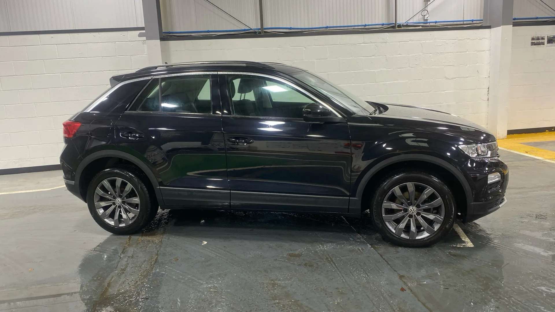 A 2019 VOLKSWAGEN T-ROC 1.5 TSI EVO SE A 2019 VOLKSWAGEN T-ROC 1.5 TSI EVO SE