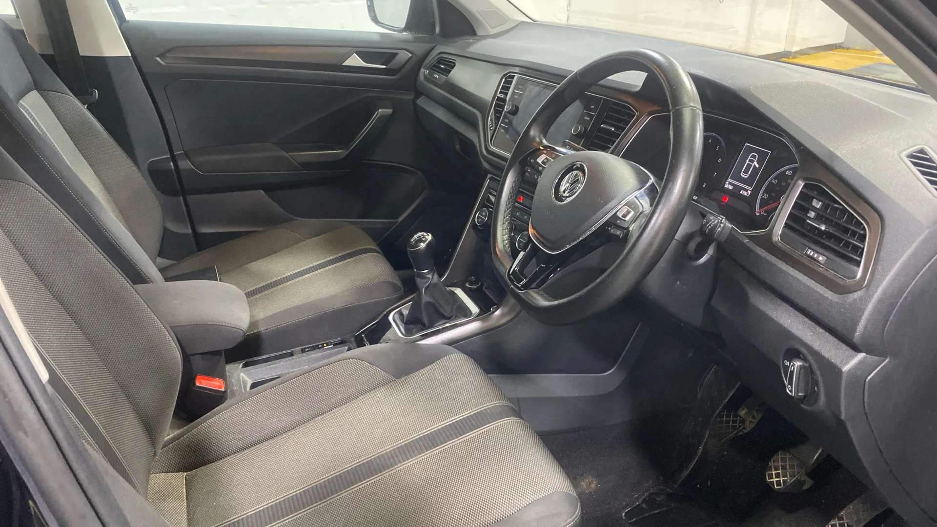 A 2019 VOLKSWAGEN T-ROC 1.5 TSI EVO SE A 2019 VOLKSWAGEN T-ROC 1.5 TSI EVO SE