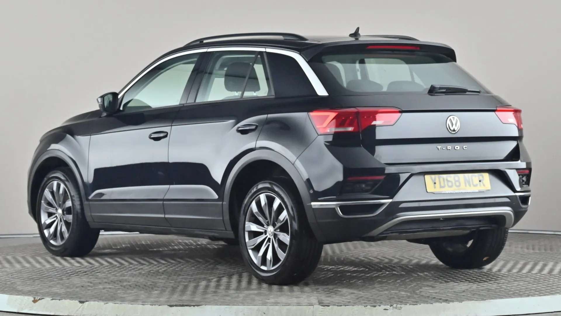 A 2019 VOLKSWAGEN T-ROC 1.5 TSI EVO SE A 2019 VOLKSWAGEN T-ROC 1.5 TSI EVO SE