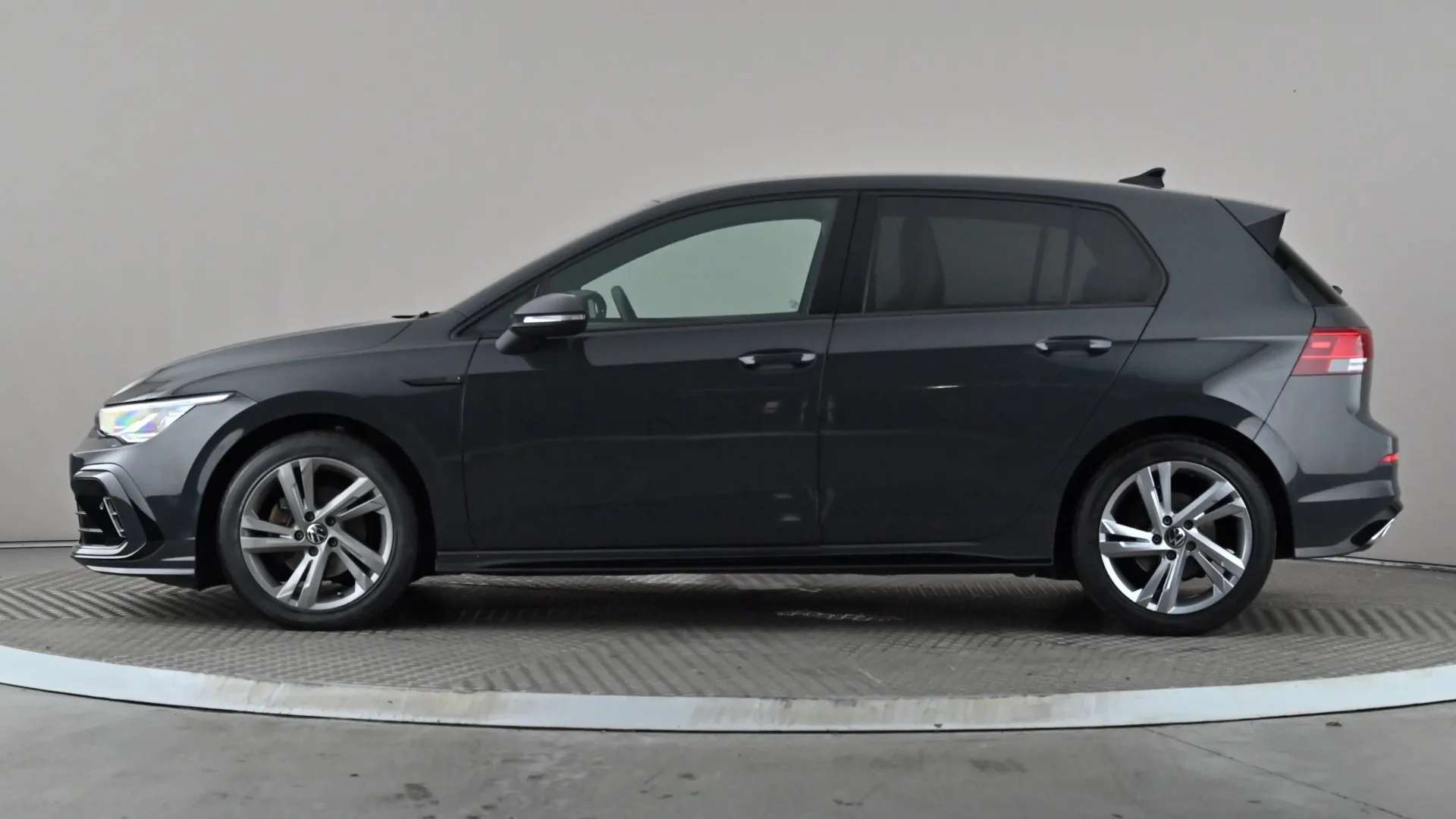 A 2024 VOLKSWAGEN GOLF 1.5 TSI R-Line A 2024 VOLKSWAGEN GOLF 1.5 TSI R-Line