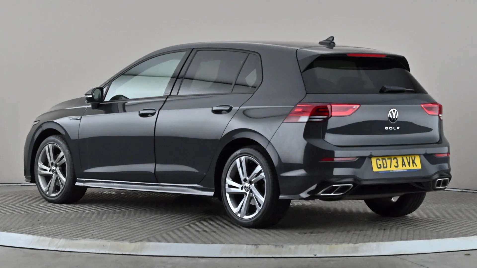A 2024 VOLKSWAGEN GOLF 1.5 TSI R-Line A 2024 VOLKSWAGEN GOLF 1.5 TSI R-Line