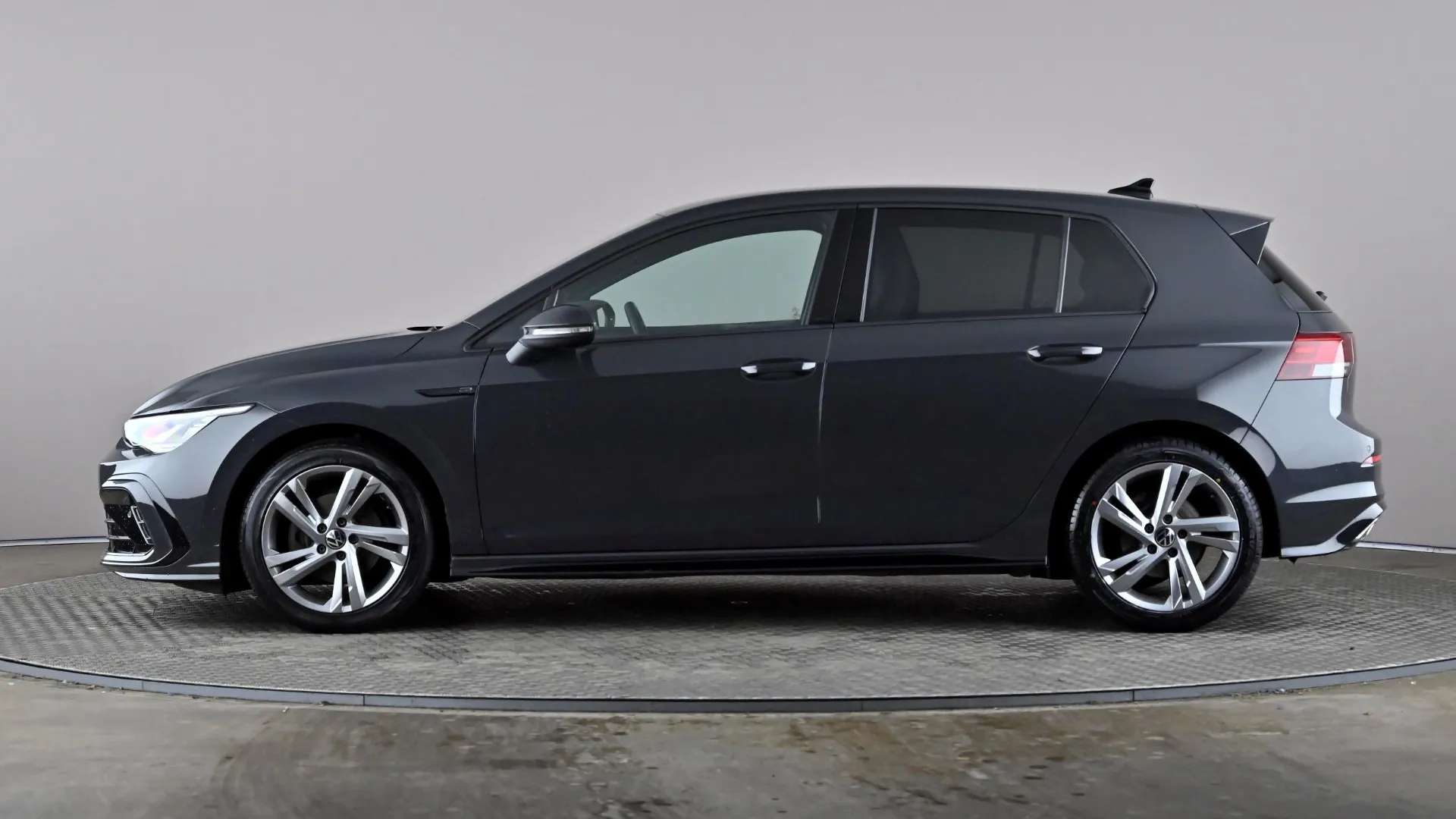 A 2024 VOLKSWAGEN GOLF 1.5 TSI R-Line A 2024 VOLKSWAGEN GOLF 1.5 TSI R-Line