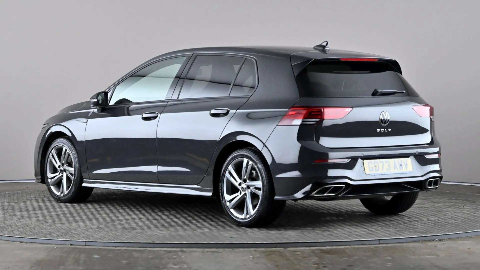 A 2024 VOLKSWAGEN GOLF 1.5 TSI R-Line A 2024 VOLKSWAGEN GOLF 1.5 TSI R-Line