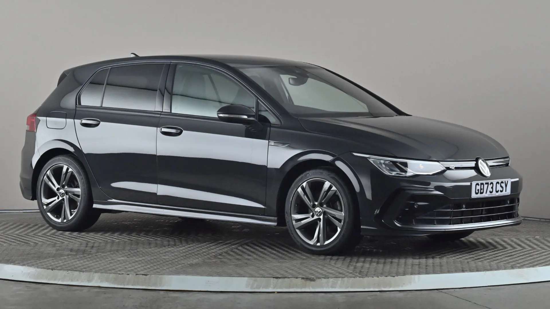 A 2024 VOLKSWAGEN GOLF 1.5 TSI R-Line A 2024 VOLKSWAGEN GOLF 1.5 TSI R-Line