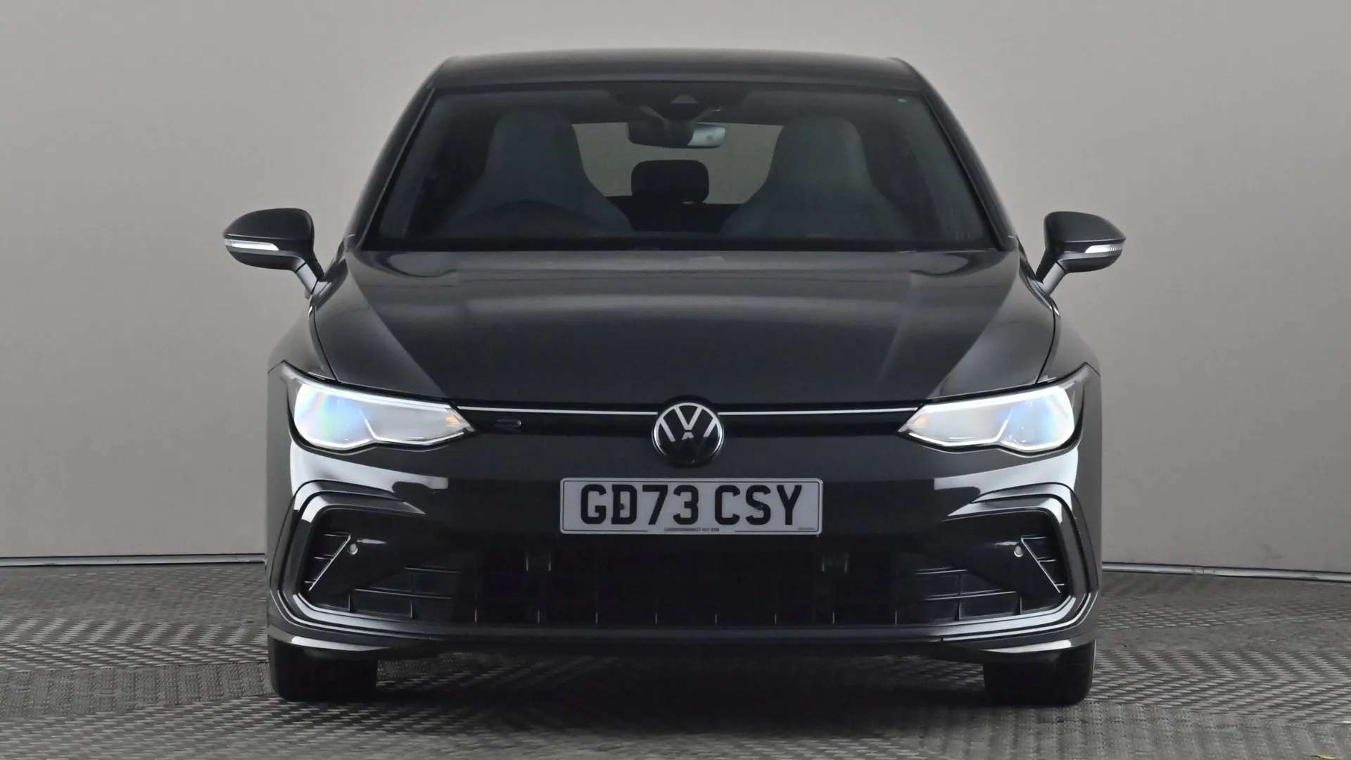 A 2024 VOLKSWAGEN GOLF 1.5 TSI R-Line A 2024 VOLKSWAGEN GOLF 1.5 TSI R-Line