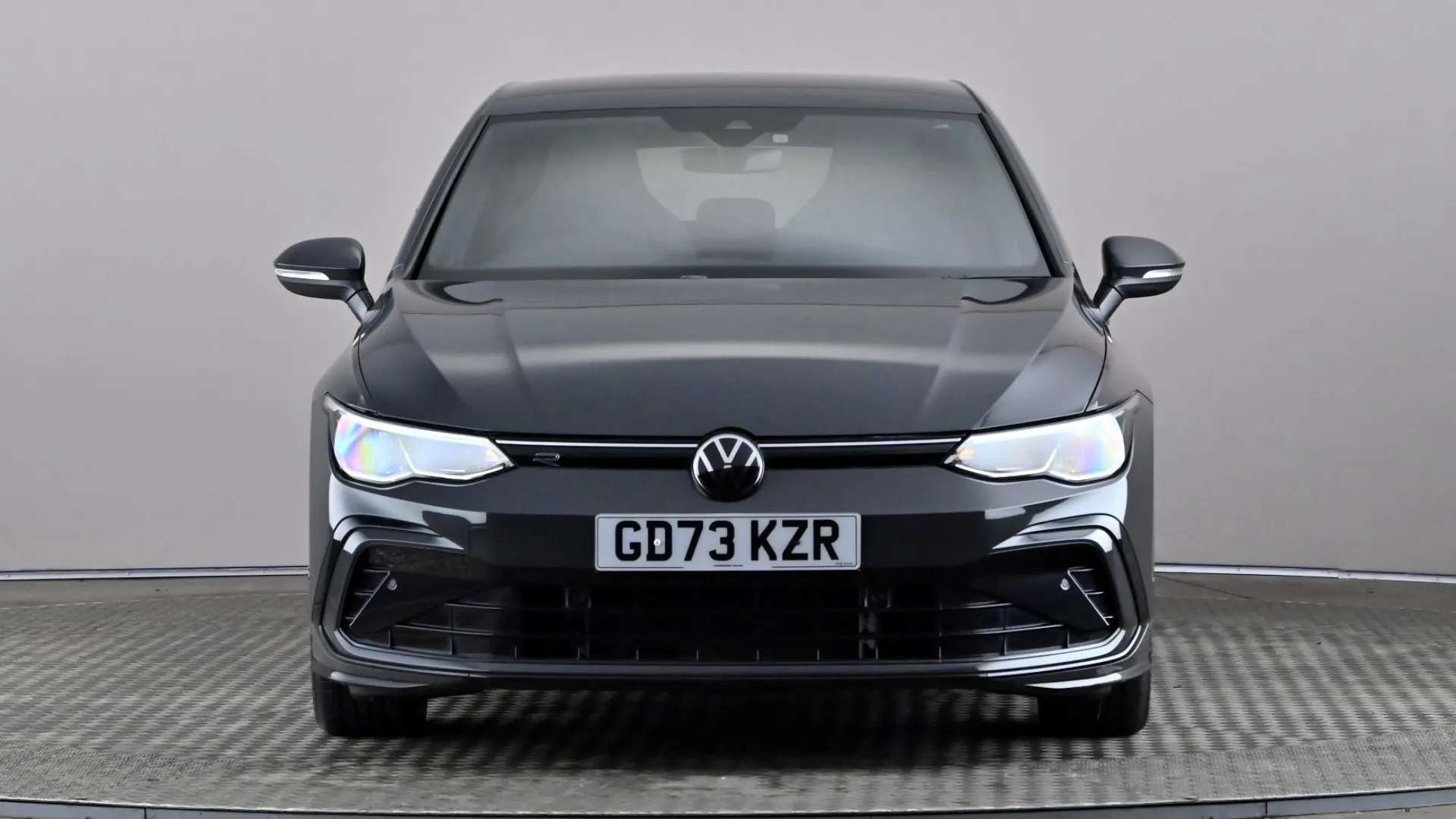 A 2024 VOLKSWAGEN GOLF 1.5 TSI R-Line A 2024 VOLKSWAGEN GOLF 1.5 TSI R-Line