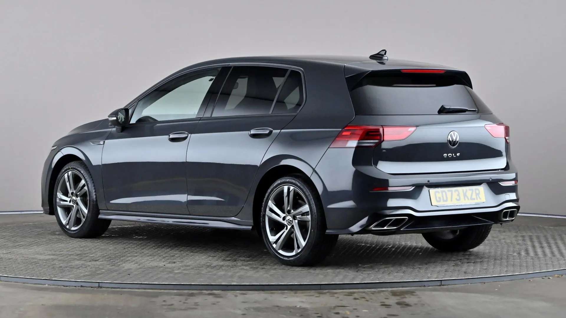 A 2024 VOLKSWAGEN GOLF 1.5 TSI R-Line A 2024 VOLKSWAGEN GOLF 1.5 TSI R-Line