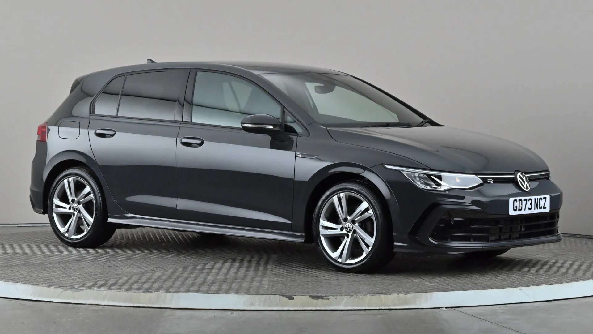 A 2024 VOLKSWAGEN GOLF 1.5 TSI R-Line A 2024 VOLKSWAGEN GOLF 1.5 TSI R-Line
