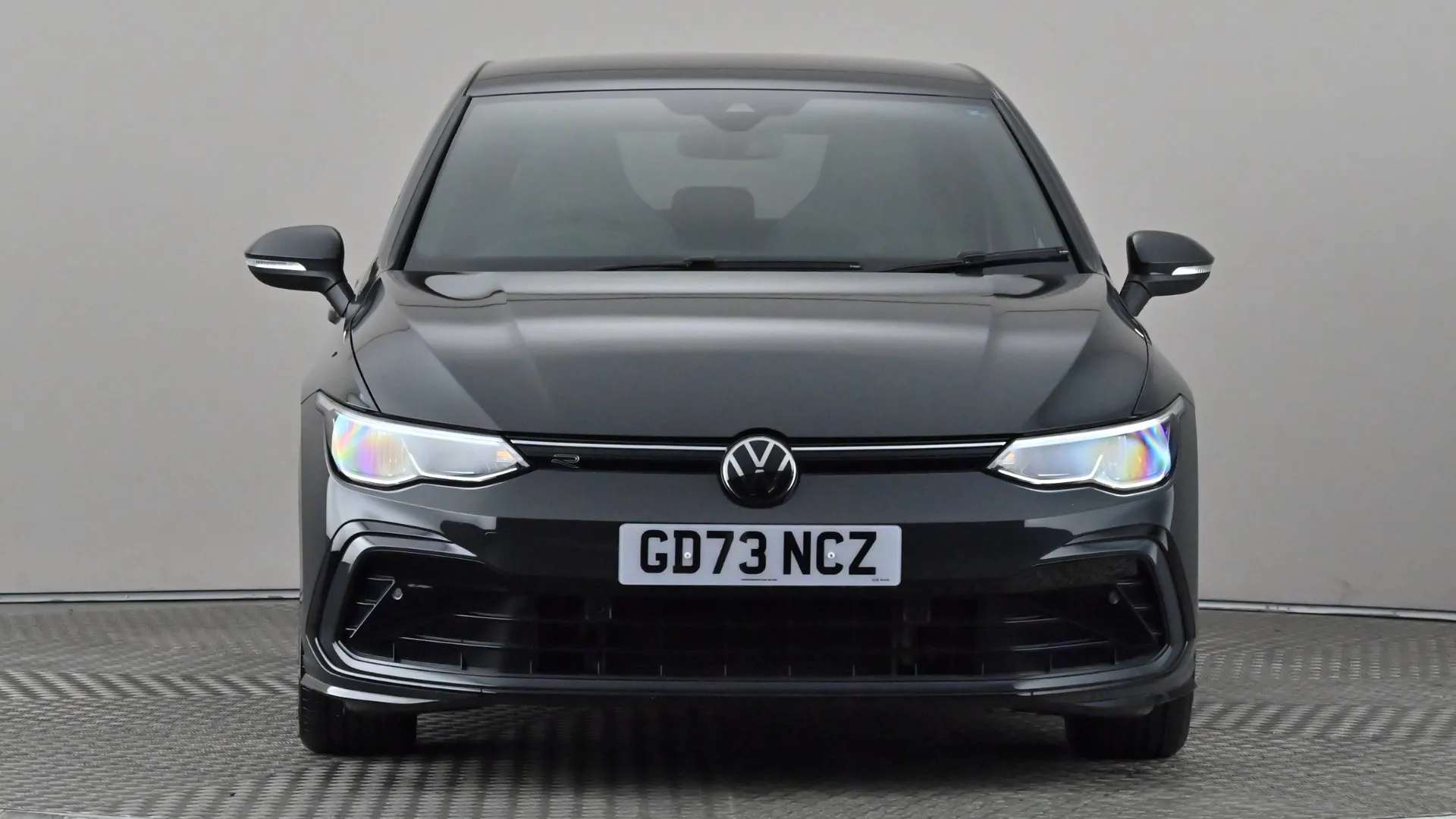 A 2024 VOLKSWAGEN GOLF 1.5 TSI R-Line A 2024 VOLKSWAGEN GOLF 1.5 TSI R-Line