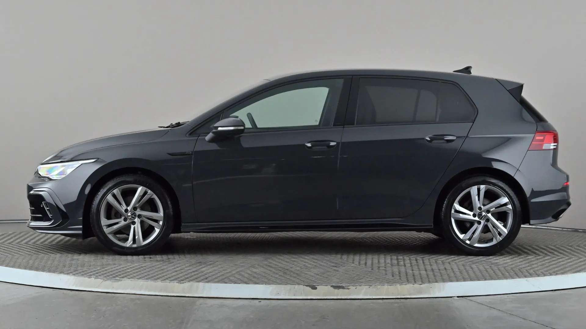 A 2024 VOLKSWAGEN GOLF 1.5 TSI R-Line A 2024 VOLKSWAGEN GOLF 1.5 TSI R-Line