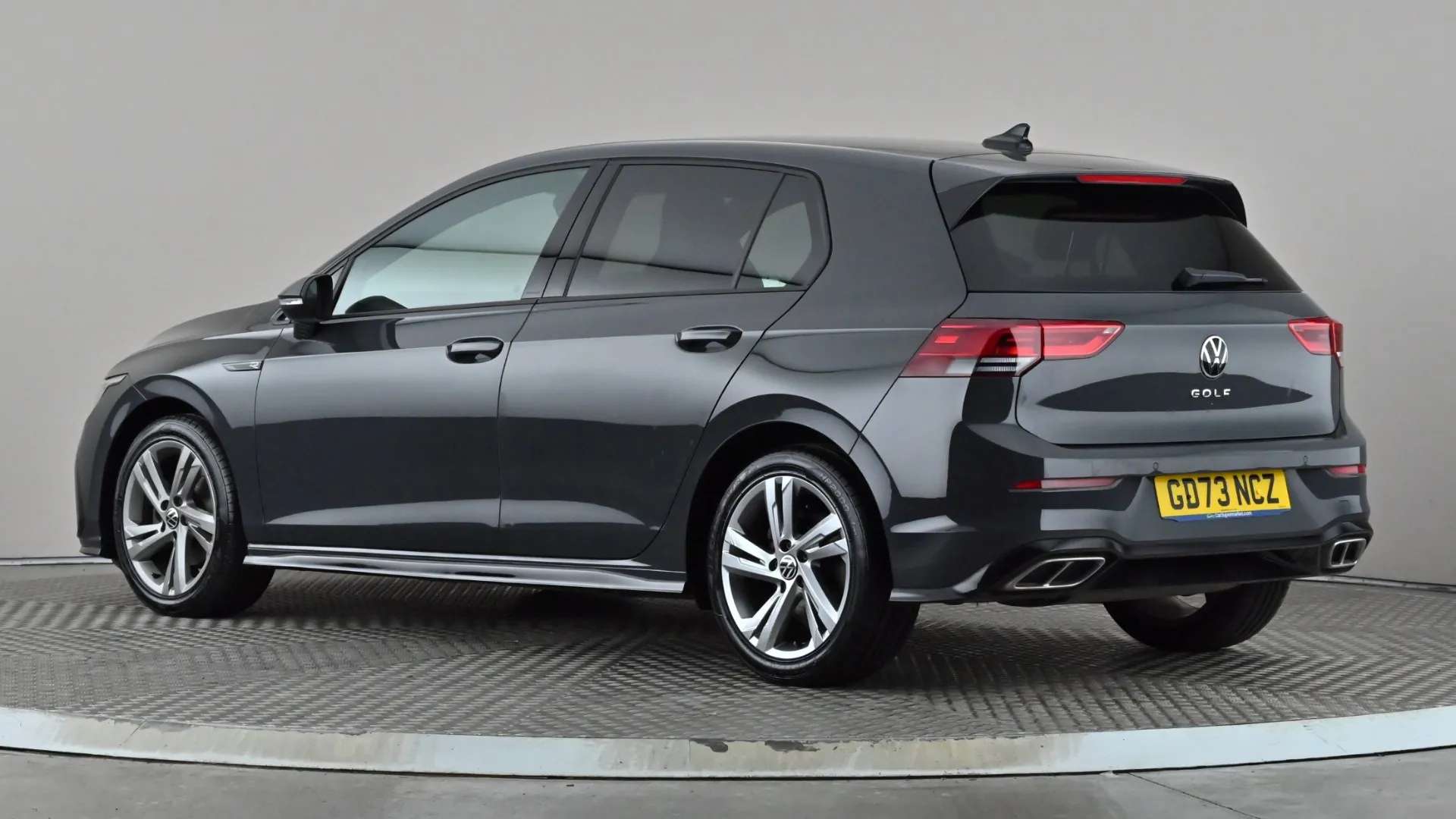A 2024 VOLKSWAGEN GOLF 1.5 TSI R-Line A 2024 VOLKSWAGEN GOLF 1.5 TSI R-Line