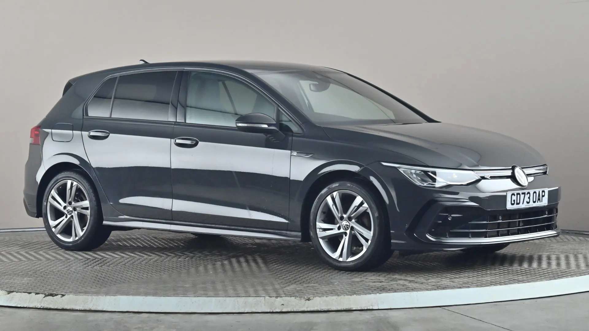 A 2024 VOLKSWAGEN GOLF 1.5 TSI R-Line A 2024 VOLKSWAGEN GOLF 1.5 TSI R-Line