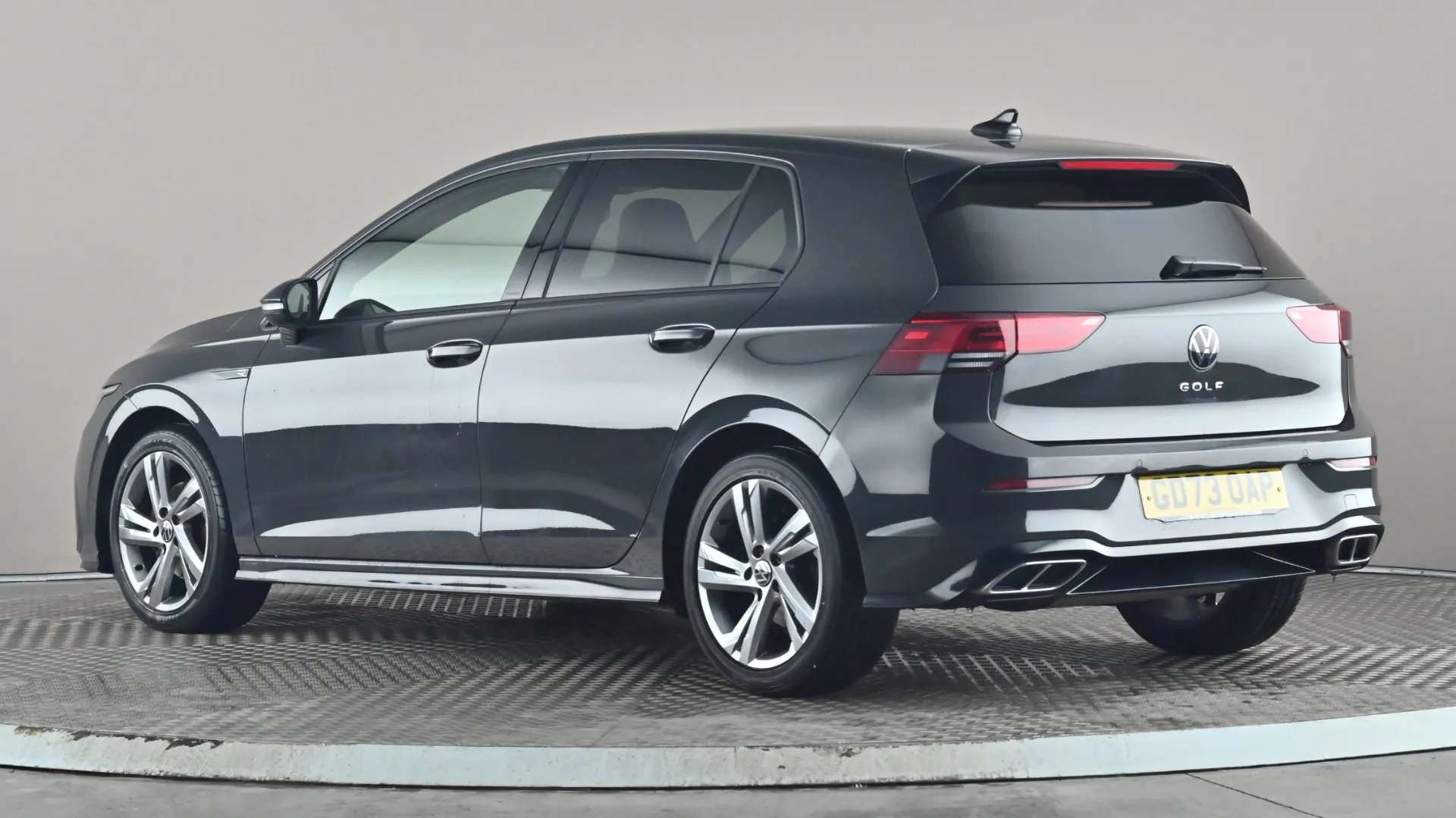 A 2024 VOLKSWAGEN GOLF 1.5 TSI R-Line A 2024 VOLKSWAGEN GOLF 1.5 TSI R-Line