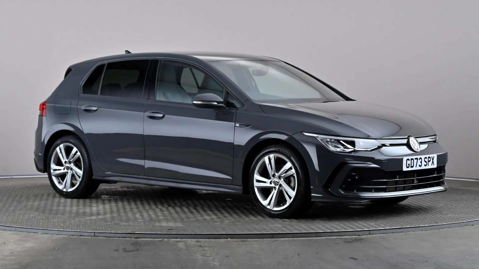 A 2024 VOLKSWAGEN GOLF 1.5 TSI R-Line A 2024 VOLKSWAGEN GOLF 1.5 TSI R-Line