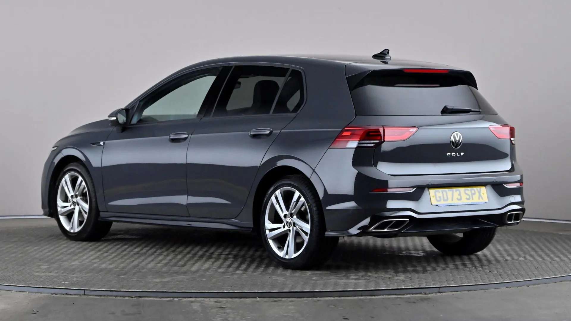 A 2024 VOLKSWAGEN GOLF 1.5 TSI R-Line A 2024 VOLKSWAGEN GOLF 1.5 TSI R-Line