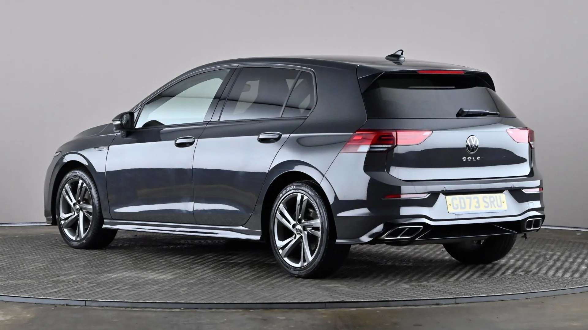 A 2024 VOLKSWAGEN GOLF 1.5 TSI R-Line A 2024 VOLKSWAGEN GOLF 1.5 TSI R-Line