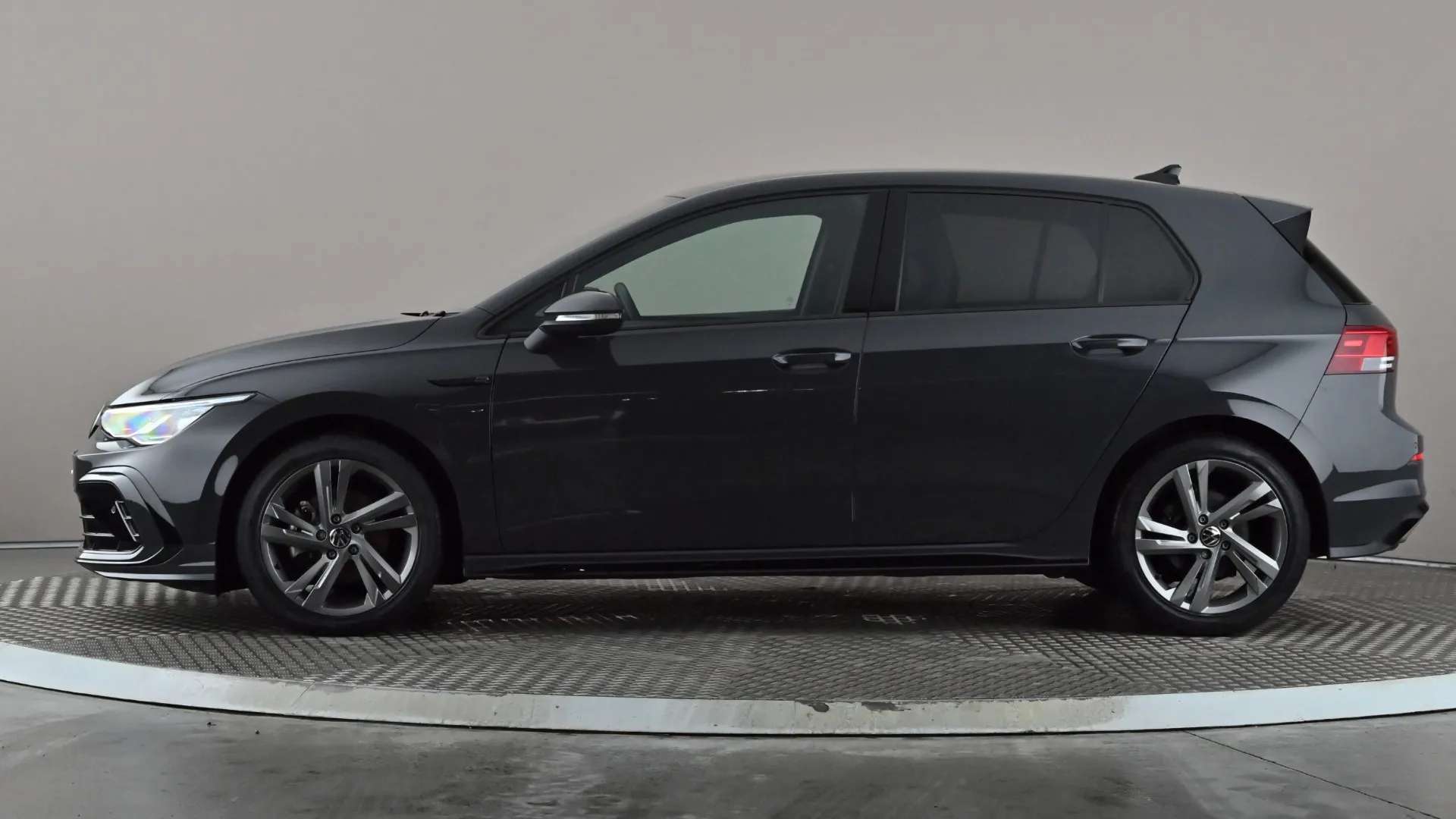 A 2024 VOLKSWAGEN GOLF 1.5 TSI R-Line A 2024 VOLKSWAGEN GOLF 1.5 TSI R-Line