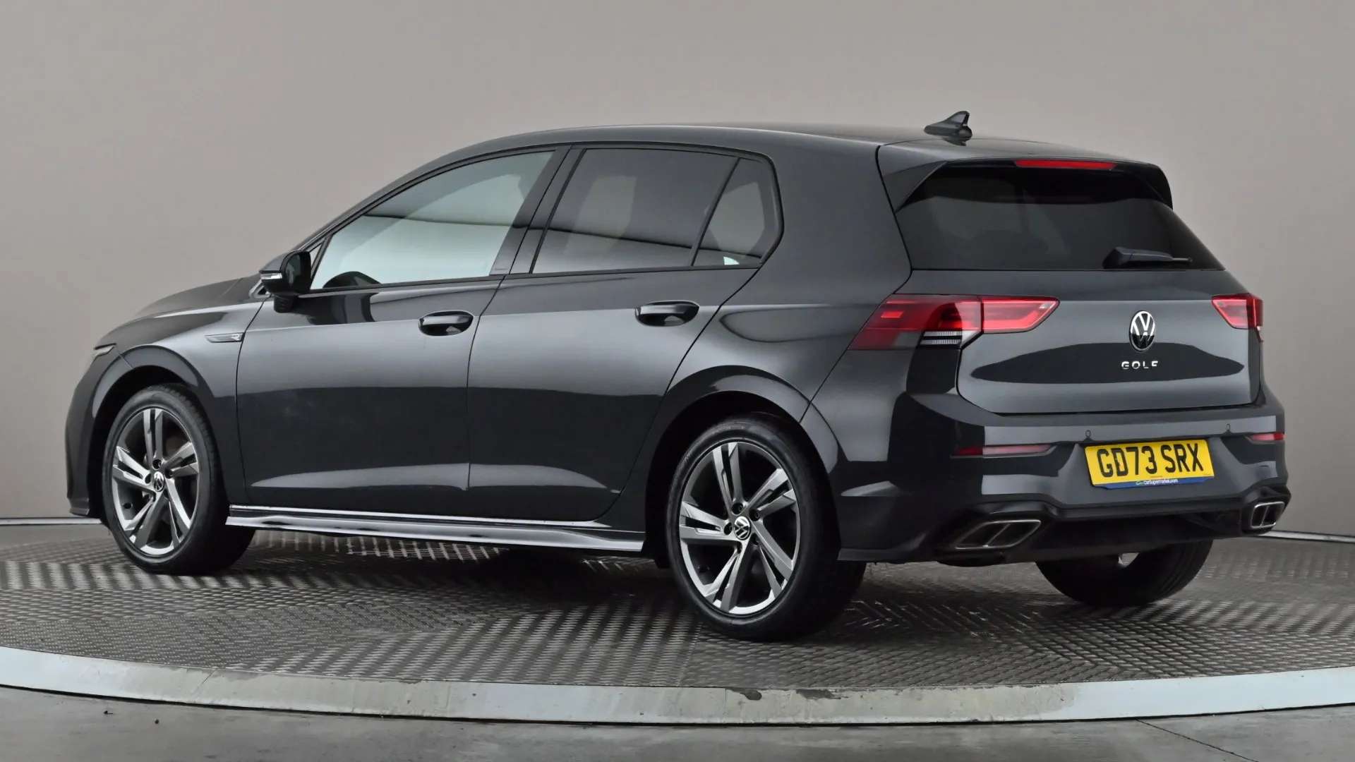 A 2024 VOLKSWAGEN GOLF 1.5 TSI R-Line A 2024 VOLKSWAGEN GOLF 1.5 TSI R-Line
