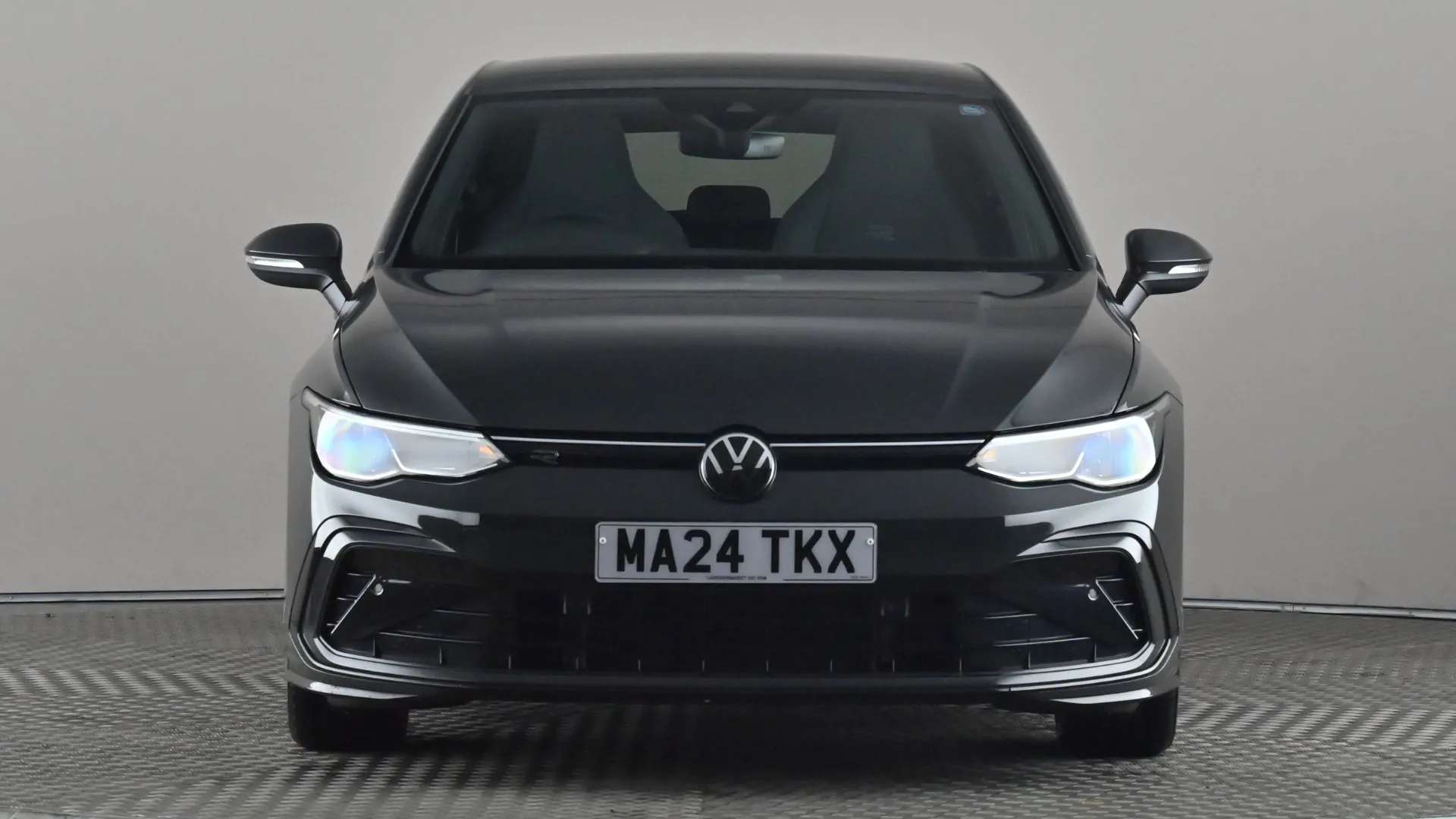 A 2024 VOLKSWAGEN GOLF 1.5 TSI R-Line A 2024 VOLKSWAGEN GOLF 1.5 TSI R-Line