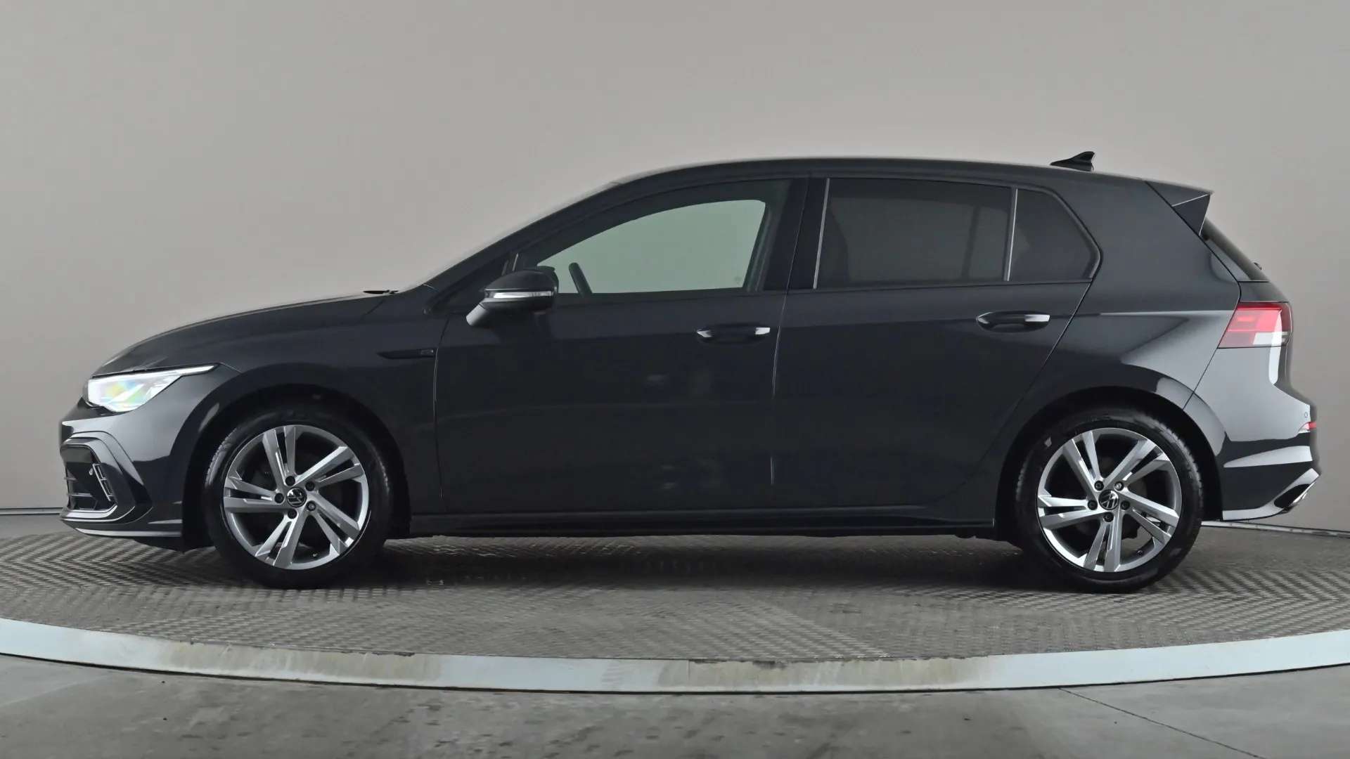 A 2024 VOLKSWAGEN GOLF 1.5 TSI R-Line A 2024 VOLKSWAGEN GOLF 1.5 TSI R-Line