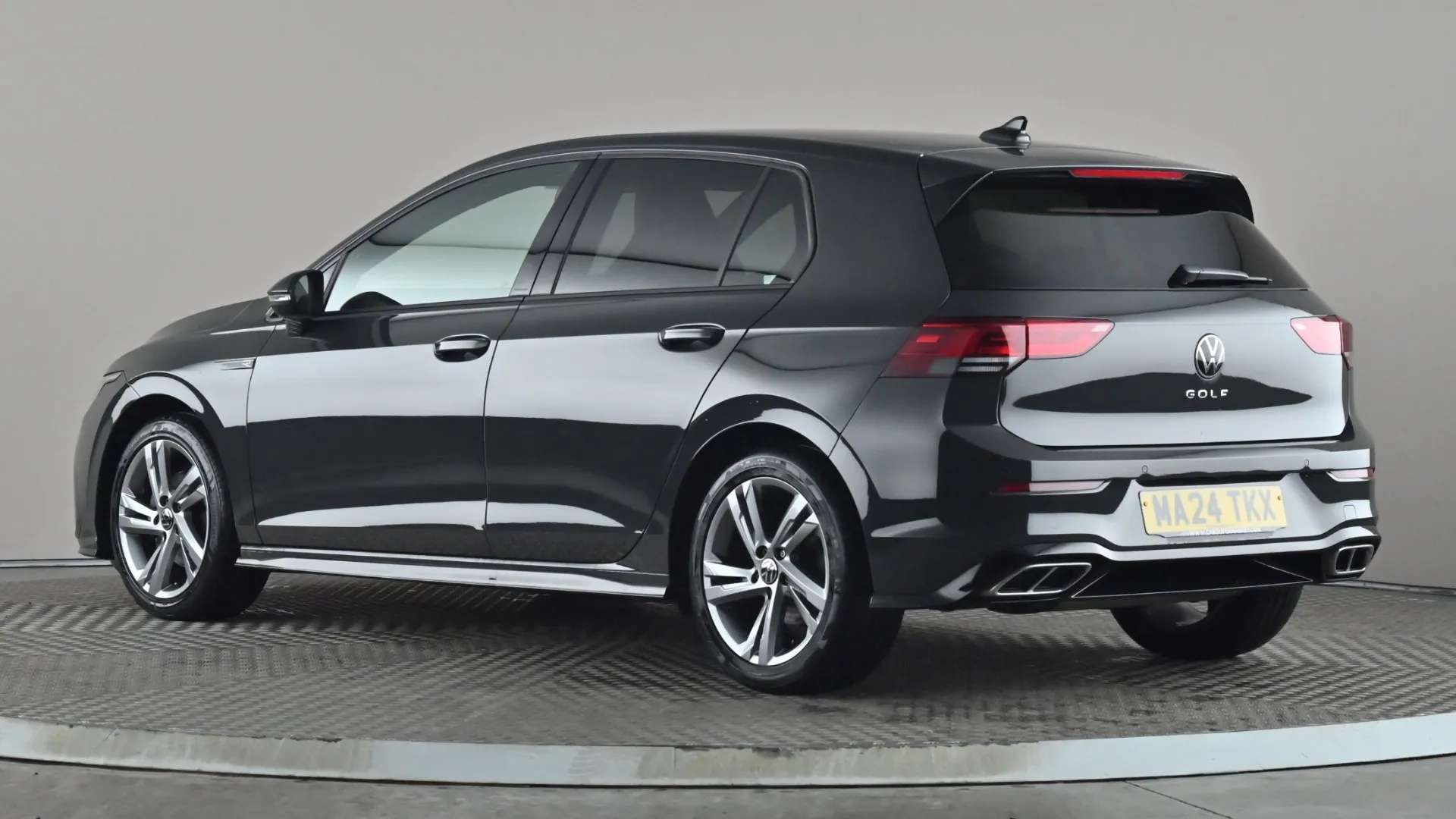 A 2024 VOLKSWAGEN GOLF 1.5 TSI R-Line A 2024 VOLKSWAGEN GOLF 1.5 TSI R-Line