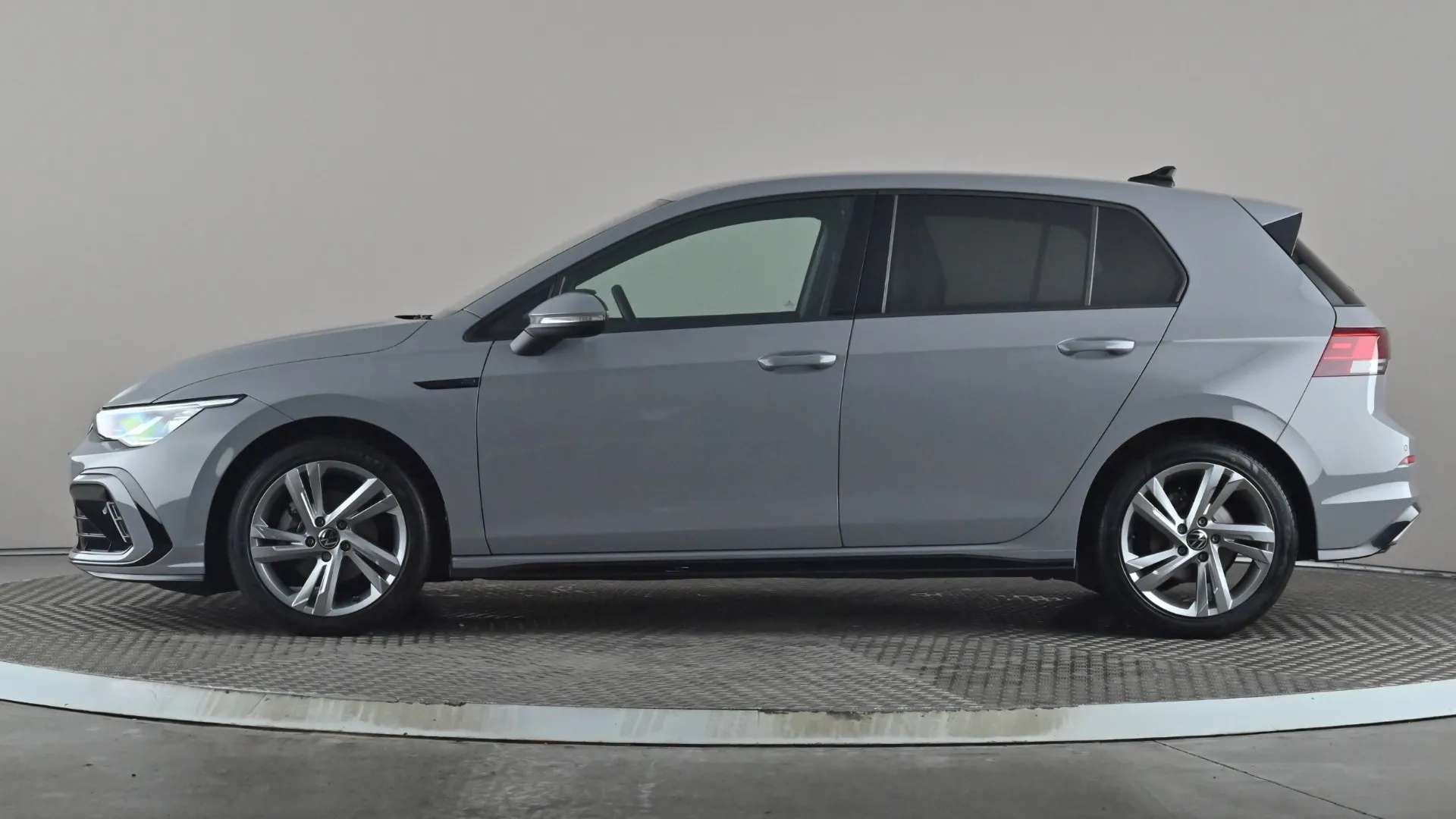 A 2022 VOLKSWAGEN GOLF 1.5 TSI R-Line A 2022 VOLKSWAGEN GOLF 1.5 TSI R-Line