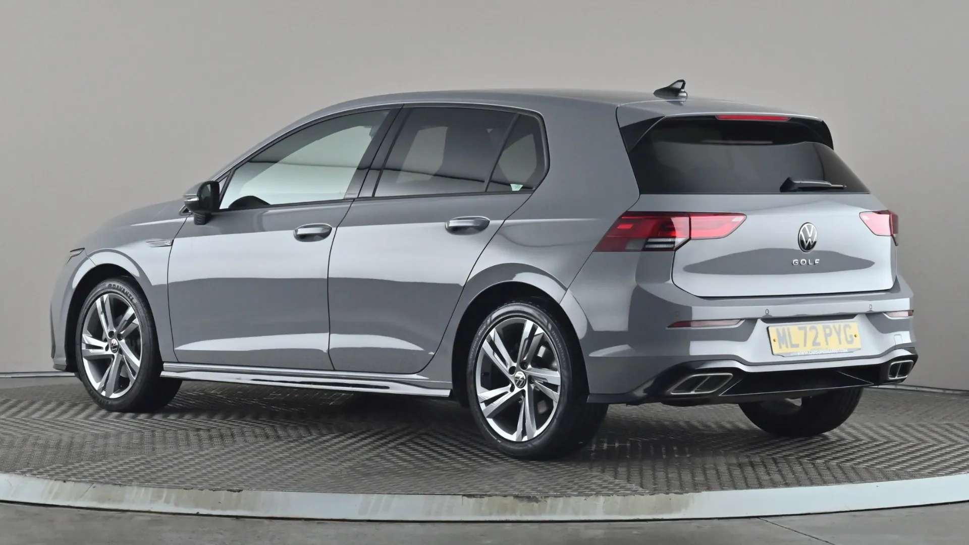 A 2022 VOLKSWAGEN GOLF 1.5 TSI R-Line A 2022 VOLKSWAGEN GOLF 1.5 TSI R-Line