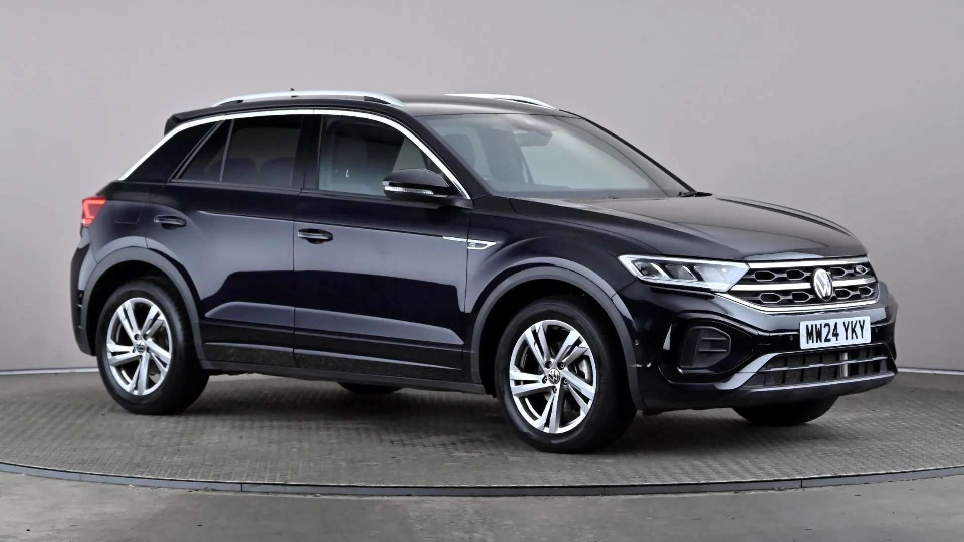 A 2024 VOLKSWAGEN T-ROC 1.5 TSI R-Line A 2024 VOLKSWAGEN T-ROC 1.5 TSI R-Line