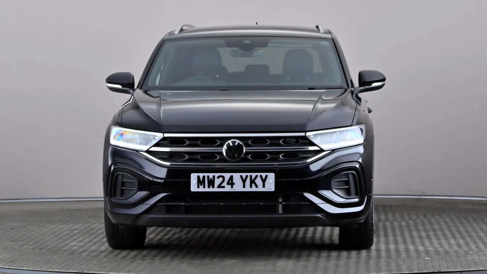 A 2024 VOLKSWAGEN T-ROC 1.5 TSI R-Line A 2024 VOLKSWAGEN T-ROC 1.5 TSI R-Line