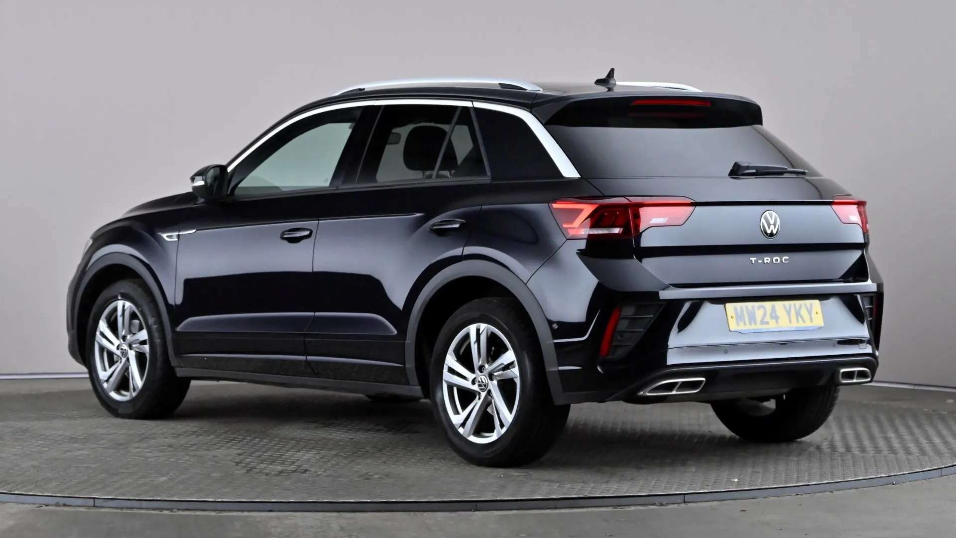 A 2024 VOLKSWAGEN T-ROC 1.5 TSI R-Line A 2024 VOLKSWAGEN T-ROC 1.5 TSI R-Line
